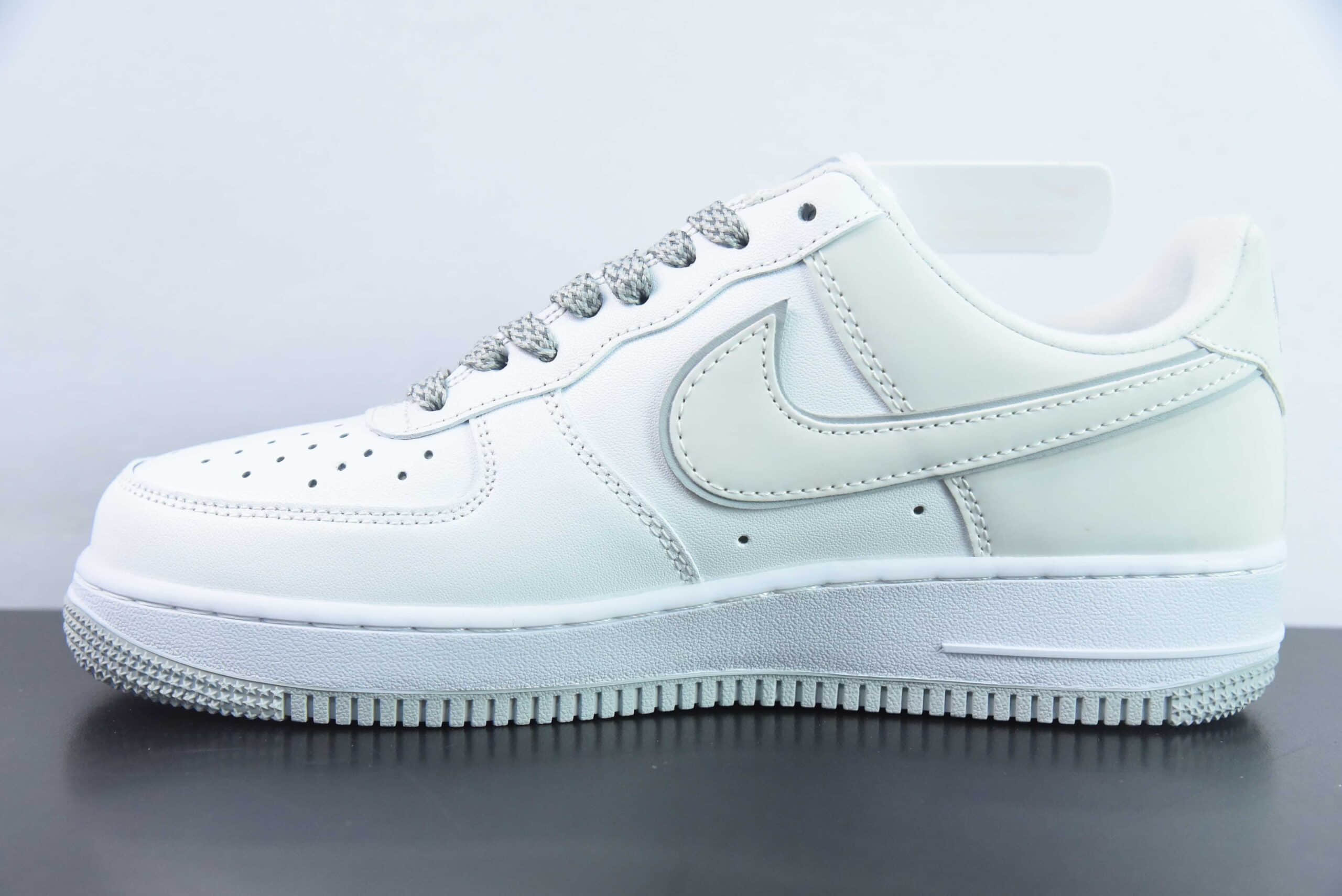 耐克Nike Air Force 1’07 Low皮革白浅灰小钩反光空军一号经典低帮休闲板鞋纯原版本 货号：YZ8115-006