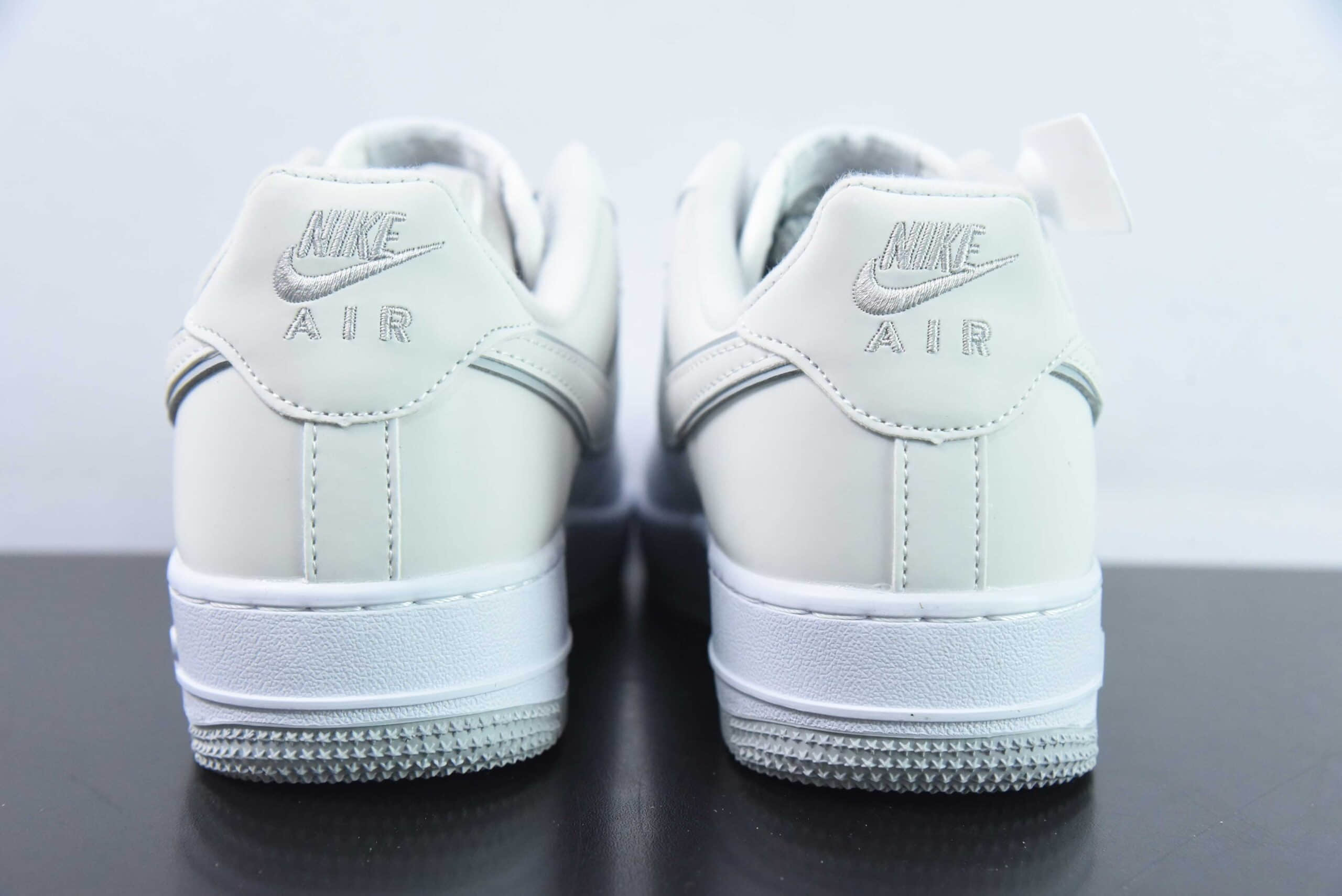 耐克Nike Air Force 1’07 Low皮革白浅灰小钩反光空军一号经典低帮休闲板鞋纯原版本 货号：YZ8115-006