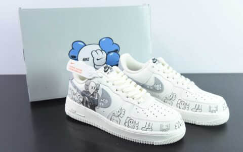 耐克Nike Air Force 1 Low '07 “米白灰Kaws涂鸦鸳鸯限定低帮空军一号休闲板鞋纯原版本 货号：CW2288-999