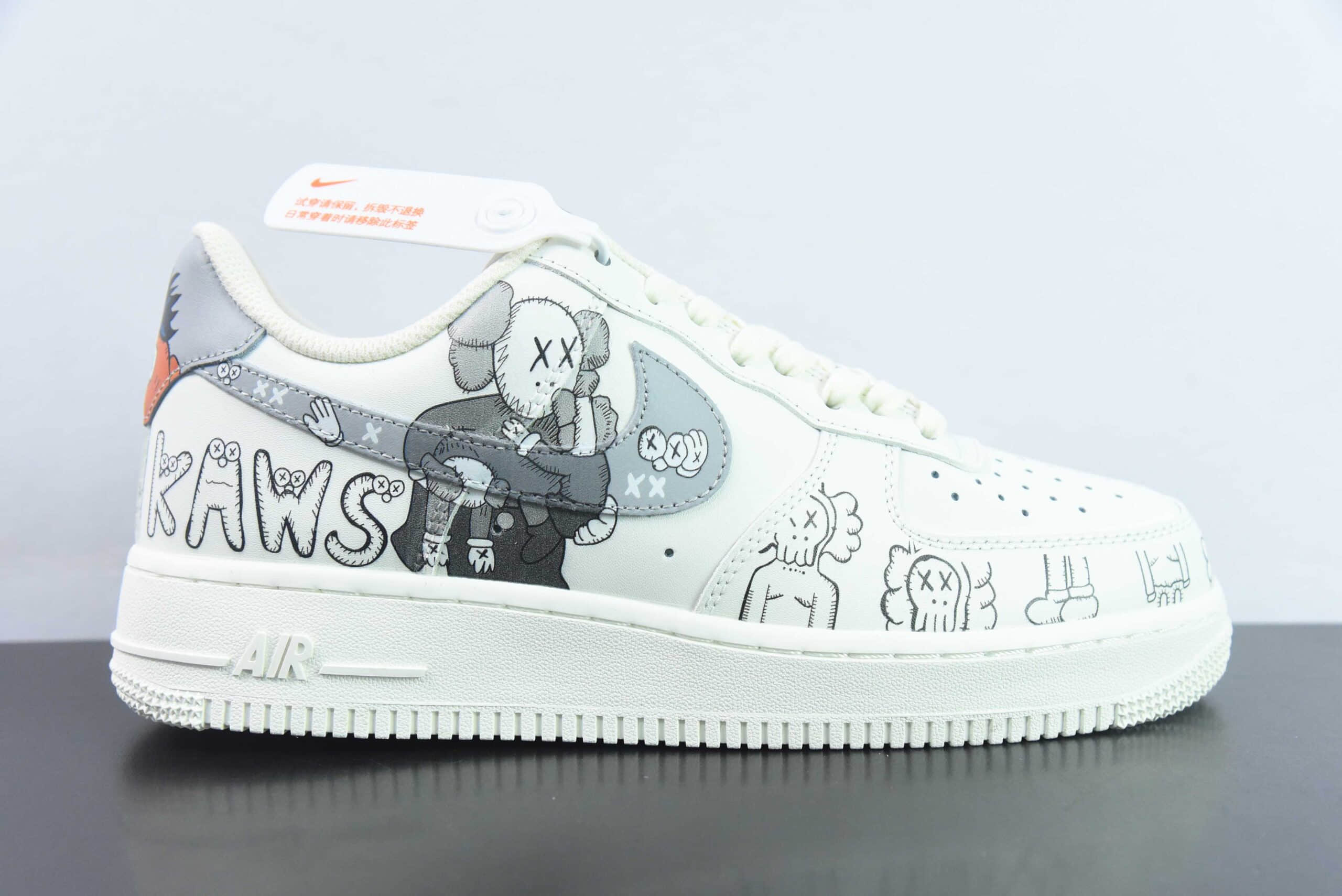 耐克Nike Air Force 1 Low '07 “米白灰Kaws涂鸦鸳鸯限定低帮空军一号休闲板鞋纯原版本 货号：CW2288-999