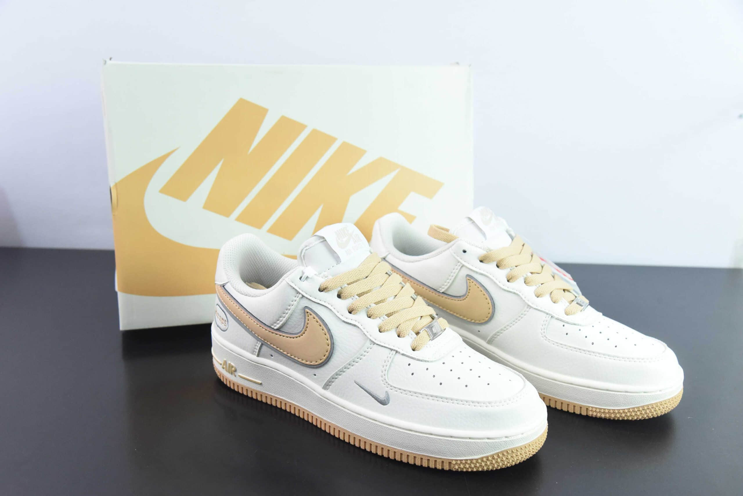 耐克Nike Air Force 1 Low Hoops卡其刺绣小钩空军一号低帮运动休闲板鞋纯原版本 货号：HP2369-005