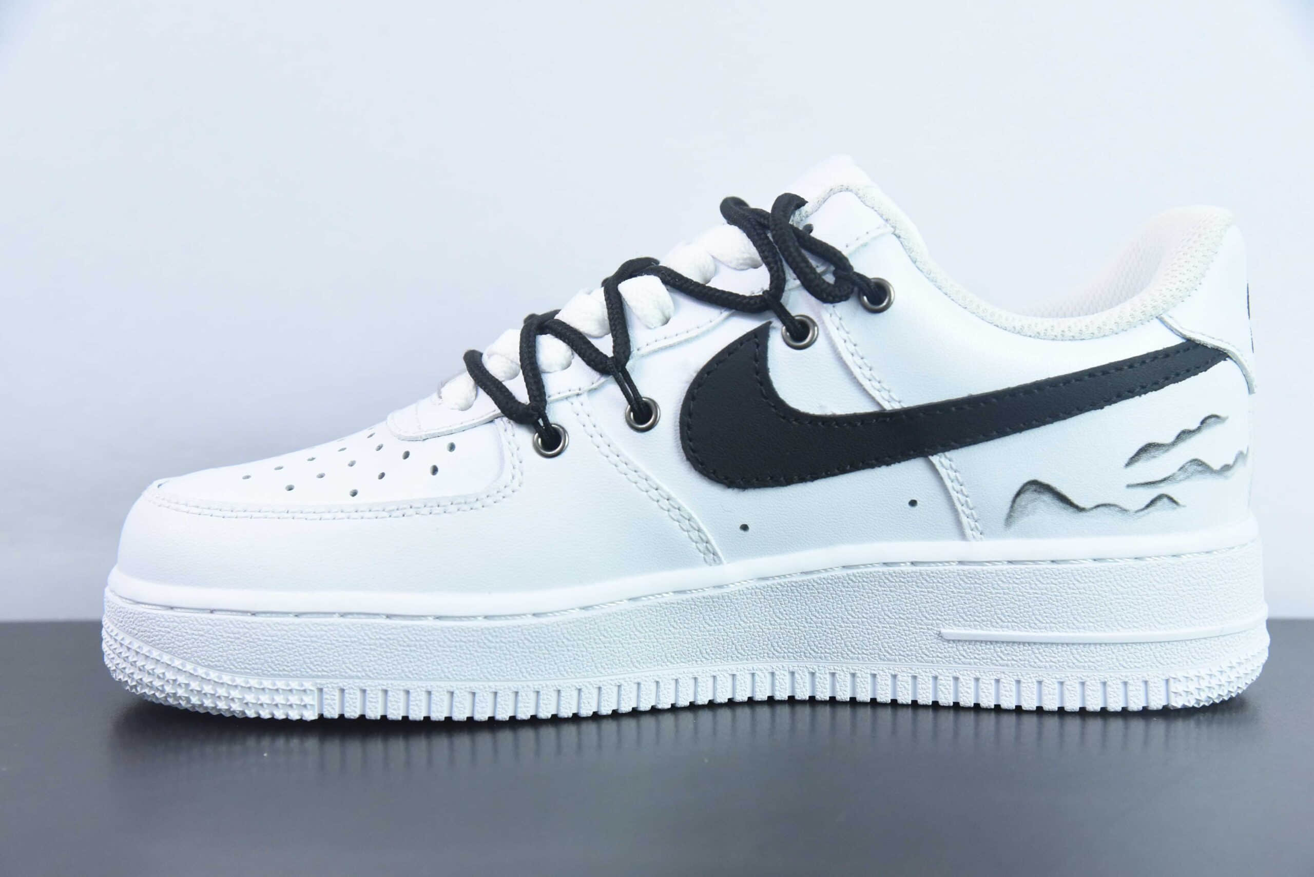 耐克Nike Air Force 1 AF1白黑涂鸦山水画空军一号低帮休闲板鞋纯原版本 货号：CW2288-111