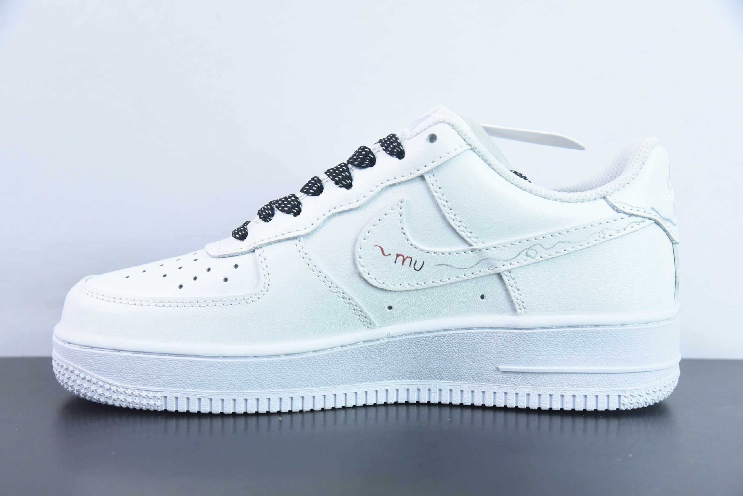 耐克Nike Air Force 1 AF1白红涂鸦空军一号低帮休闲板鞋纯原版本 货号：AM0703-123