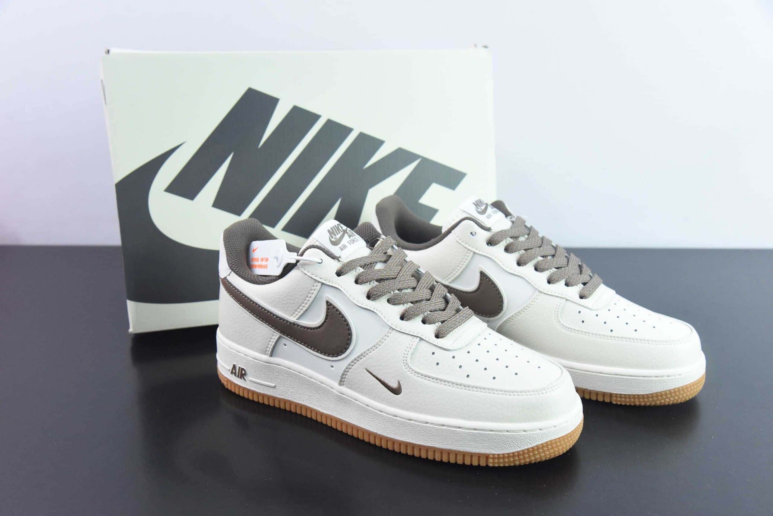 耐克Nike Air Force 1 AF1白米棕刺绣小勾空军一号低帮休闲板鞋纯原版本 货号：HD1689-106 