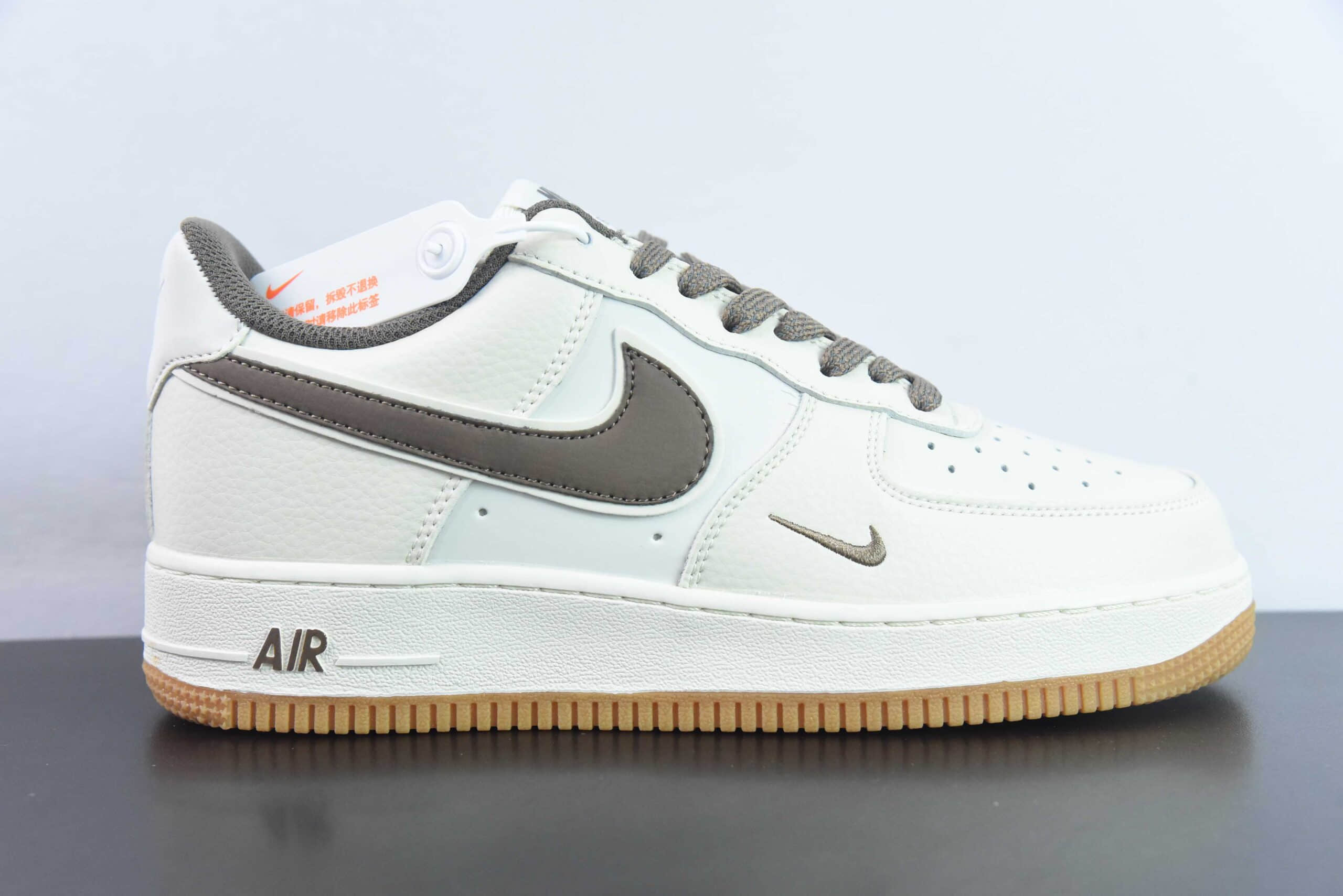 耐克Nike Air Force 1 AF1白米棕刺绣小勾空军一号低帮休闲板鞋纯原版本 货号：HD1689-106 