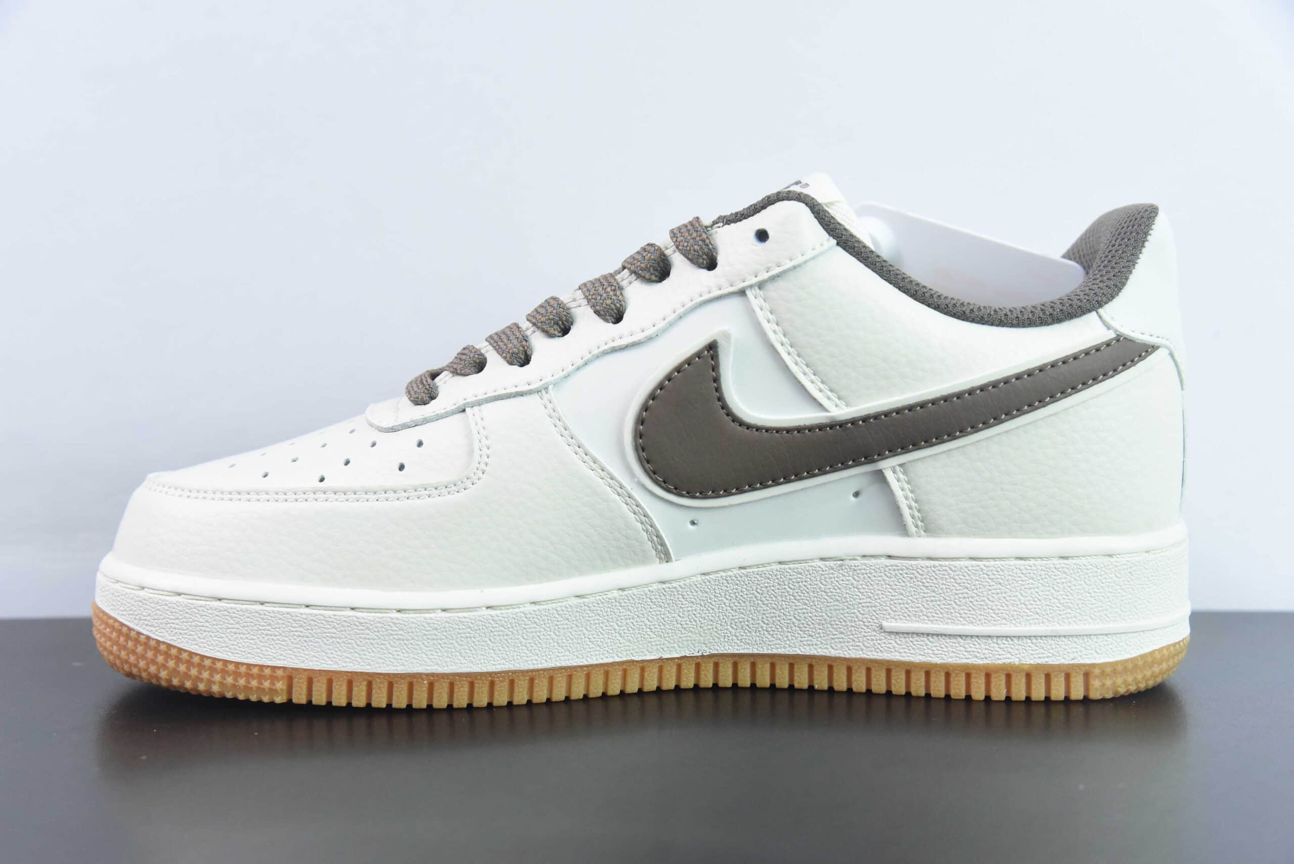 耐克Nike Air Force 1 AF1白米棕刺绣小勾空军一号低帮休闲板鞋纯原版本 货号：HD1689-106 