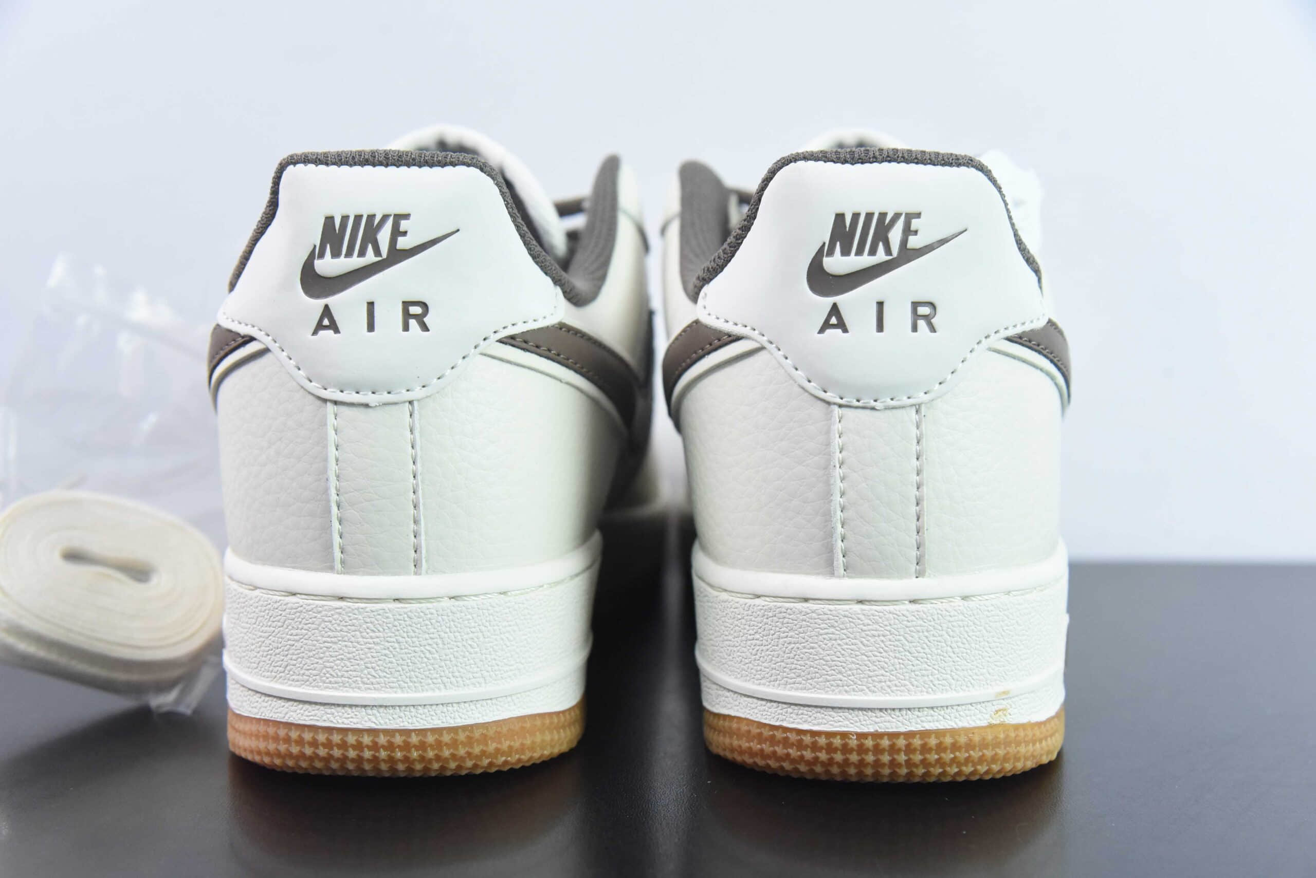 耐克Nike Air Force 1 AF1白米棕刺绣小勾空军一号低帮休闲板鞋纯原版本 货号：HD1689-106 