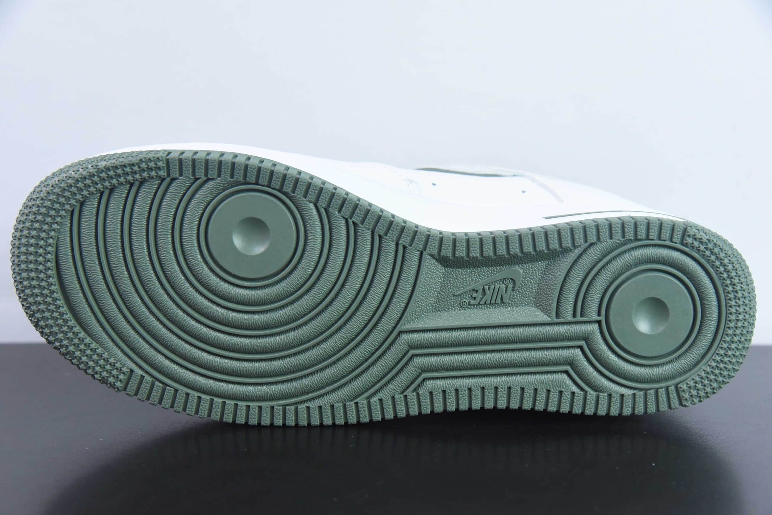 耐克Nike Air Force 1 AF1白绿 LV 印花空军一号低帮休闲板鞋纯原版本 货号：LV1898-835 