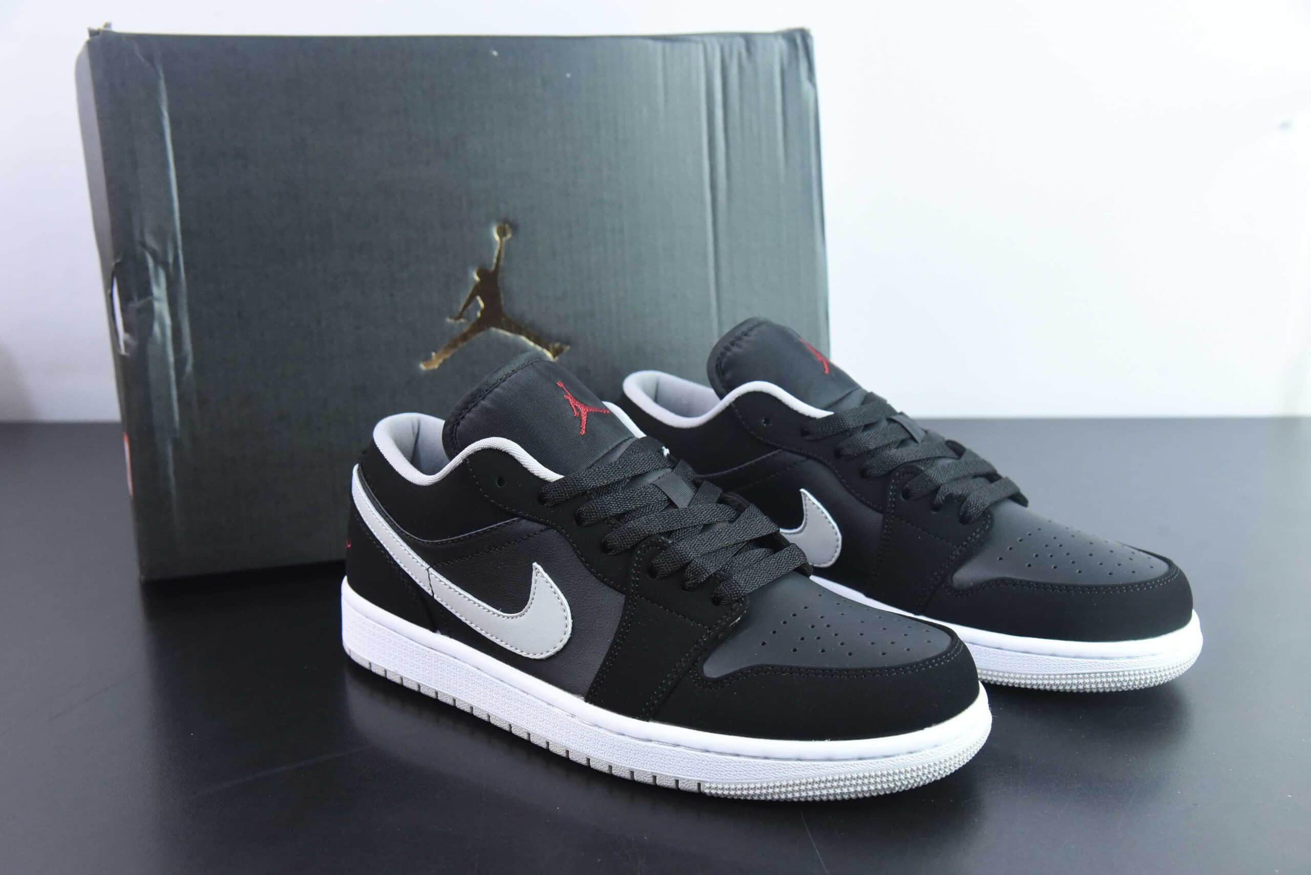 乔丹Air Jordan 1 Low AJ1黑白红低帮篮球鞋纯原版本 货号：553558-032