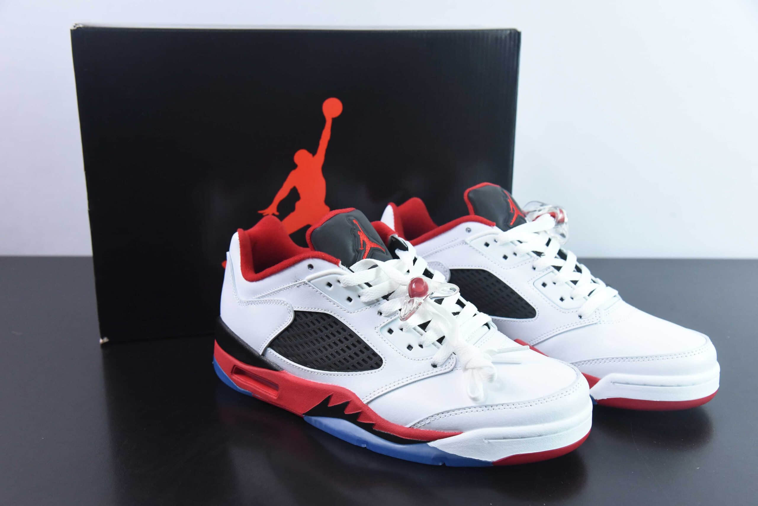 乔丹Air Jordan 5 Low ”Fire Red“ AJ5 乔5白红流川枫低帮篮球鞋纯原版本 货号：819171-101