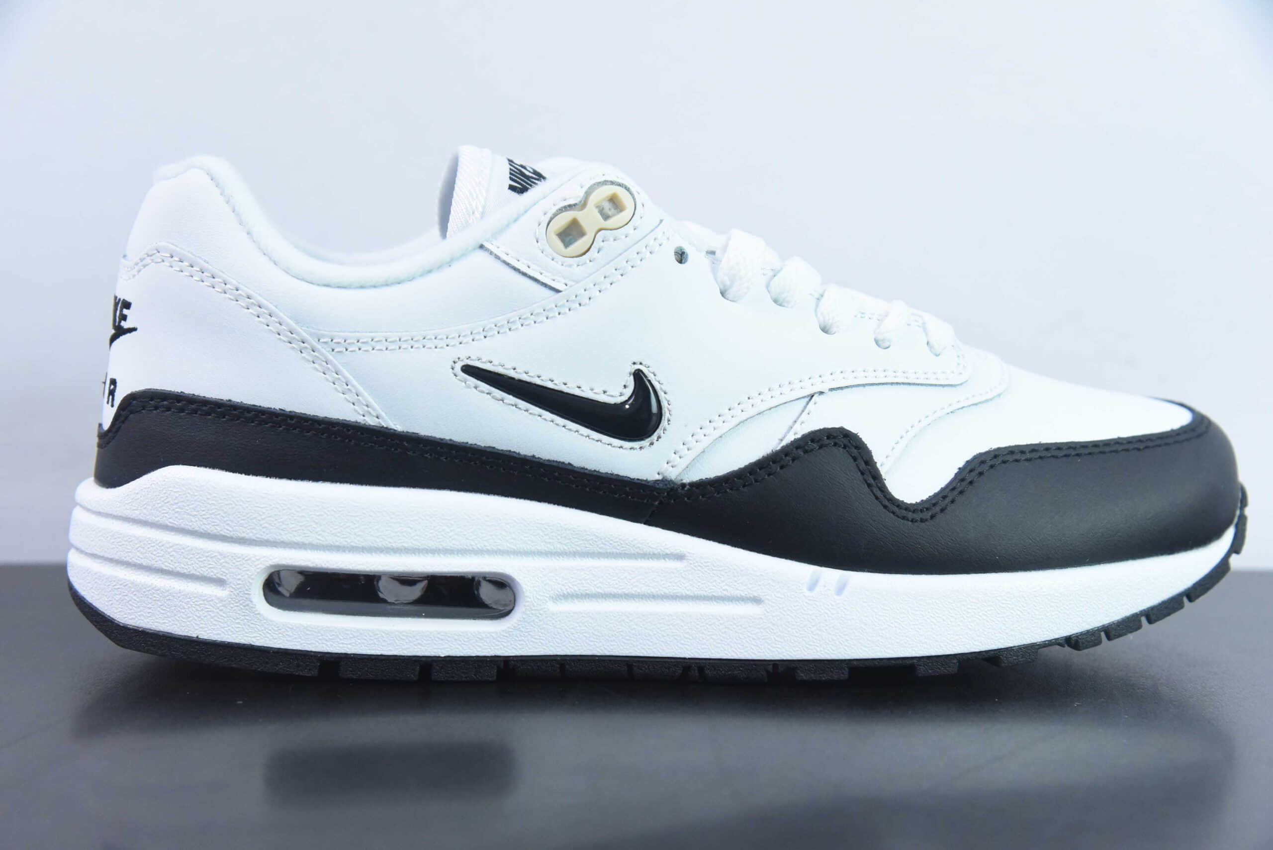 耐克Nike Air Max 1 PremiumJewelWhiteBlack皮革黑白小钩初代系列低帮复古气垫百搭休闲运动慢跑鞋纯原版本 货号：918354-100 