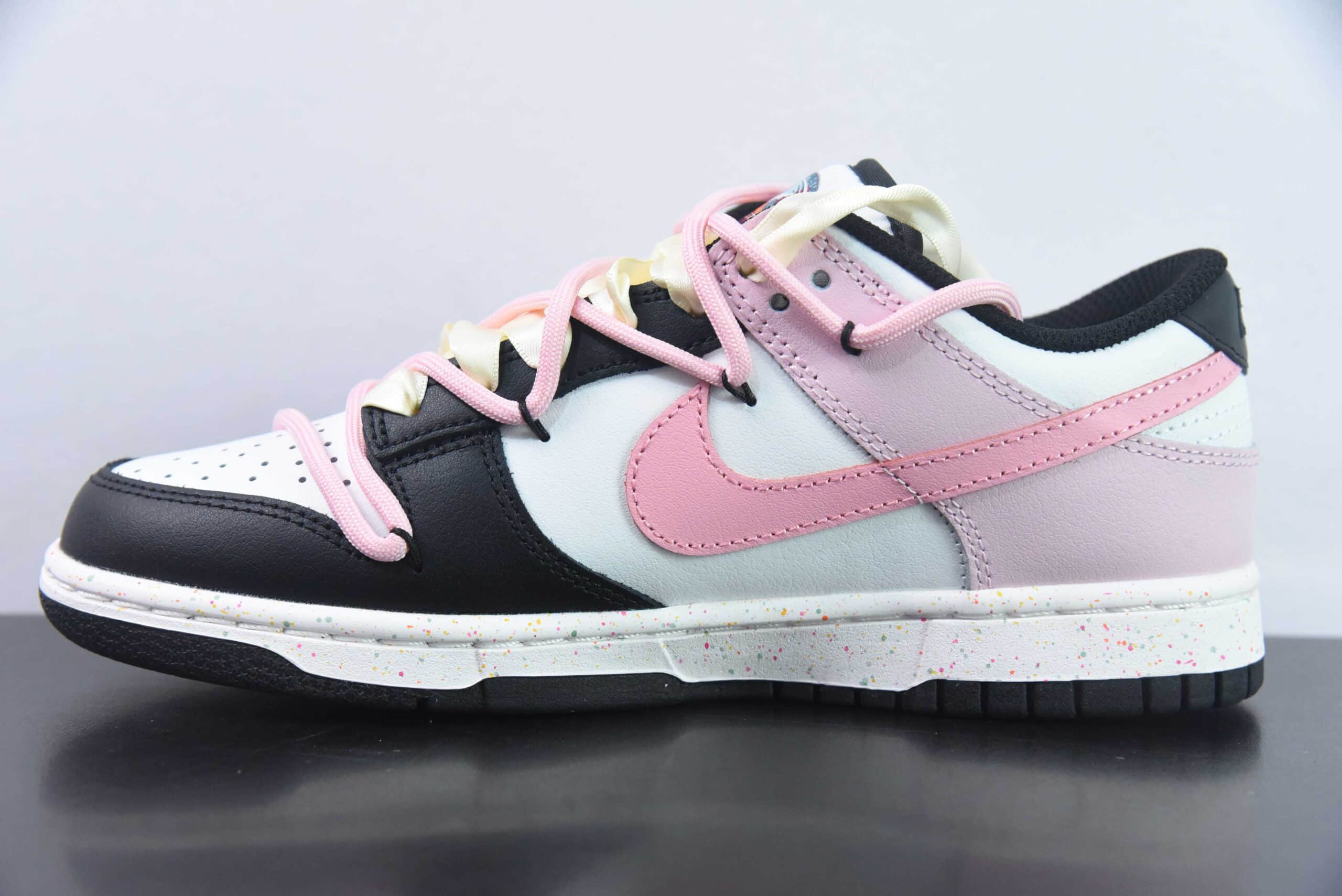 耐克Nike SB Dunk Low 反转黑白粉三勾解构抽绳鞋带SB低帮休闲滑板鞋纯原版本 货号：FD4623-155  