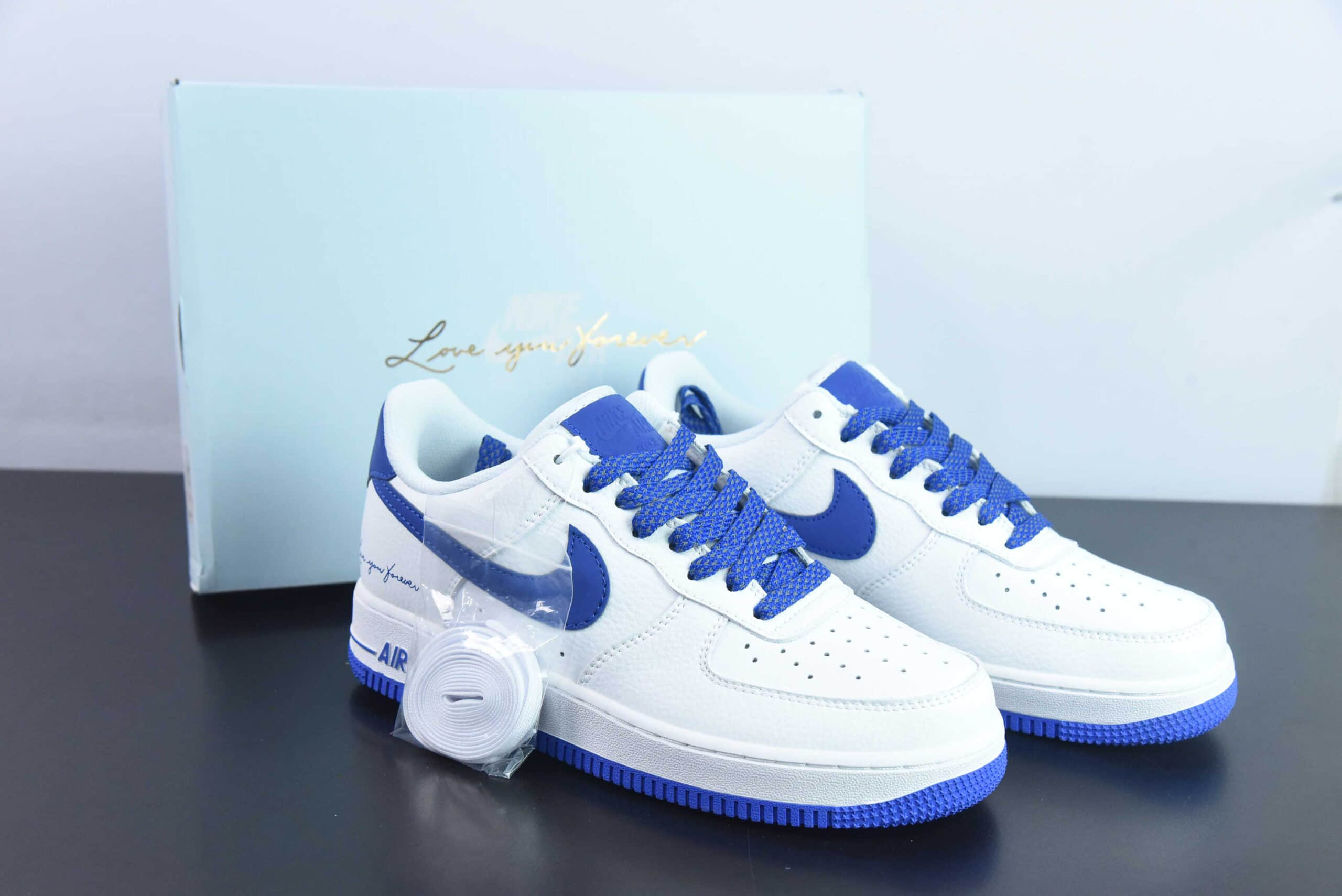 耐克Nike Air Force 1 AF1 白蓝签名印花空军一号低帮休闲板鞋纯原版本 货号：LO1718-057 