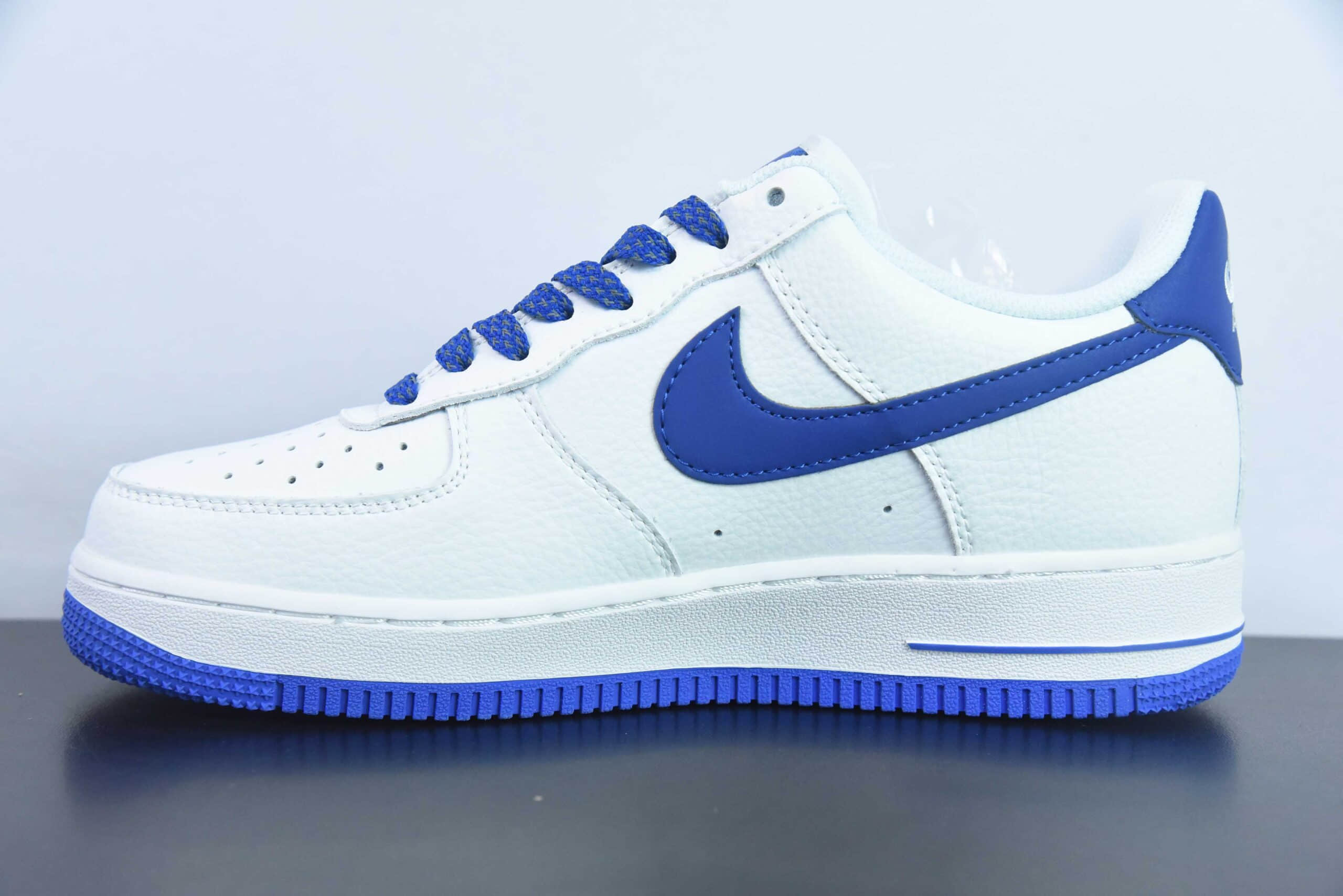 耐克Nike Air Force 1 AF1 白蓝签名印花空军一号低帮休闲板鞋纯原版本 货号：LO1718-057 