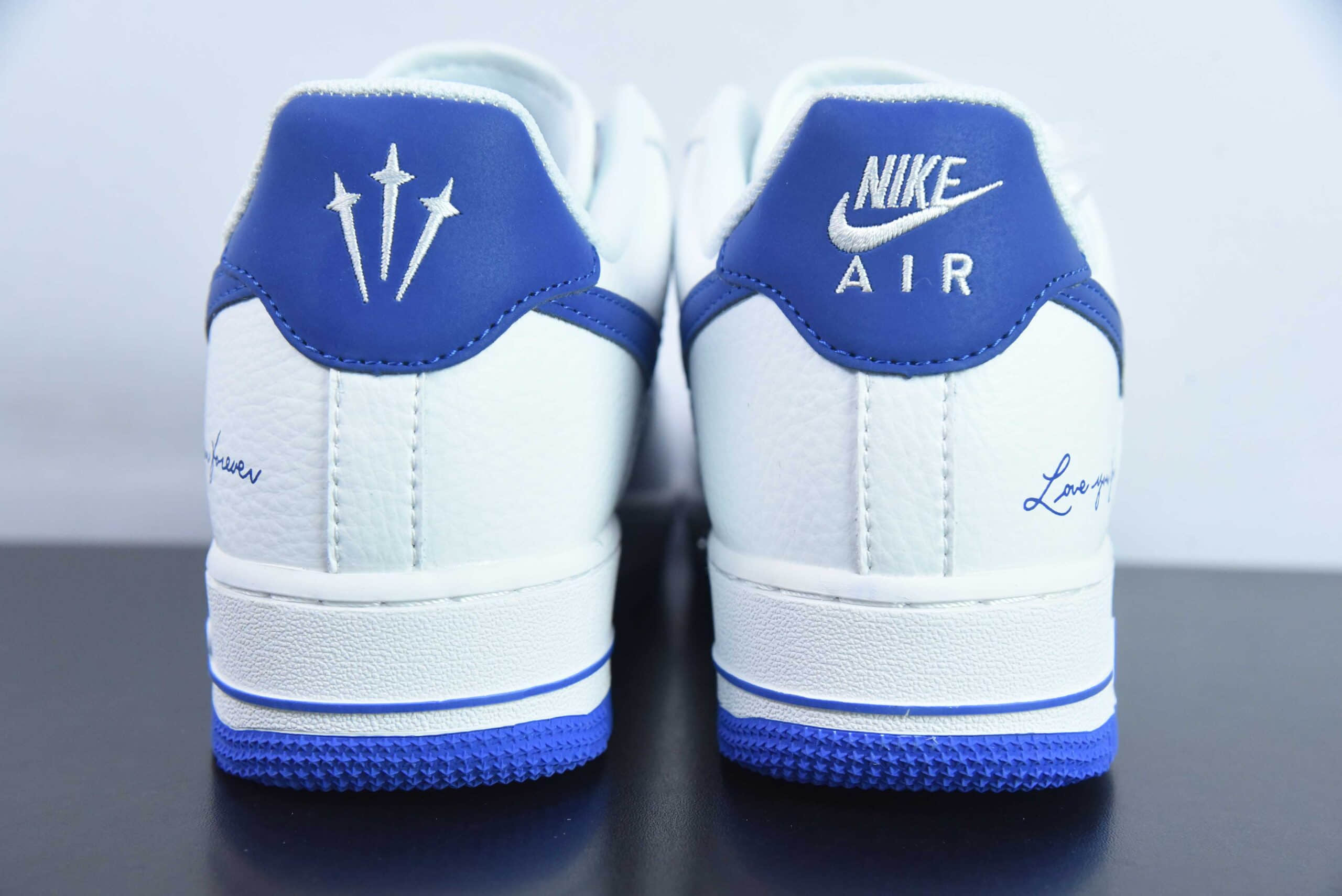 耐克Nike Air Force 1 AF1 白蓝签名印花空军一号低帮休闲板鞋纯原版本 货号：LO1718-057 