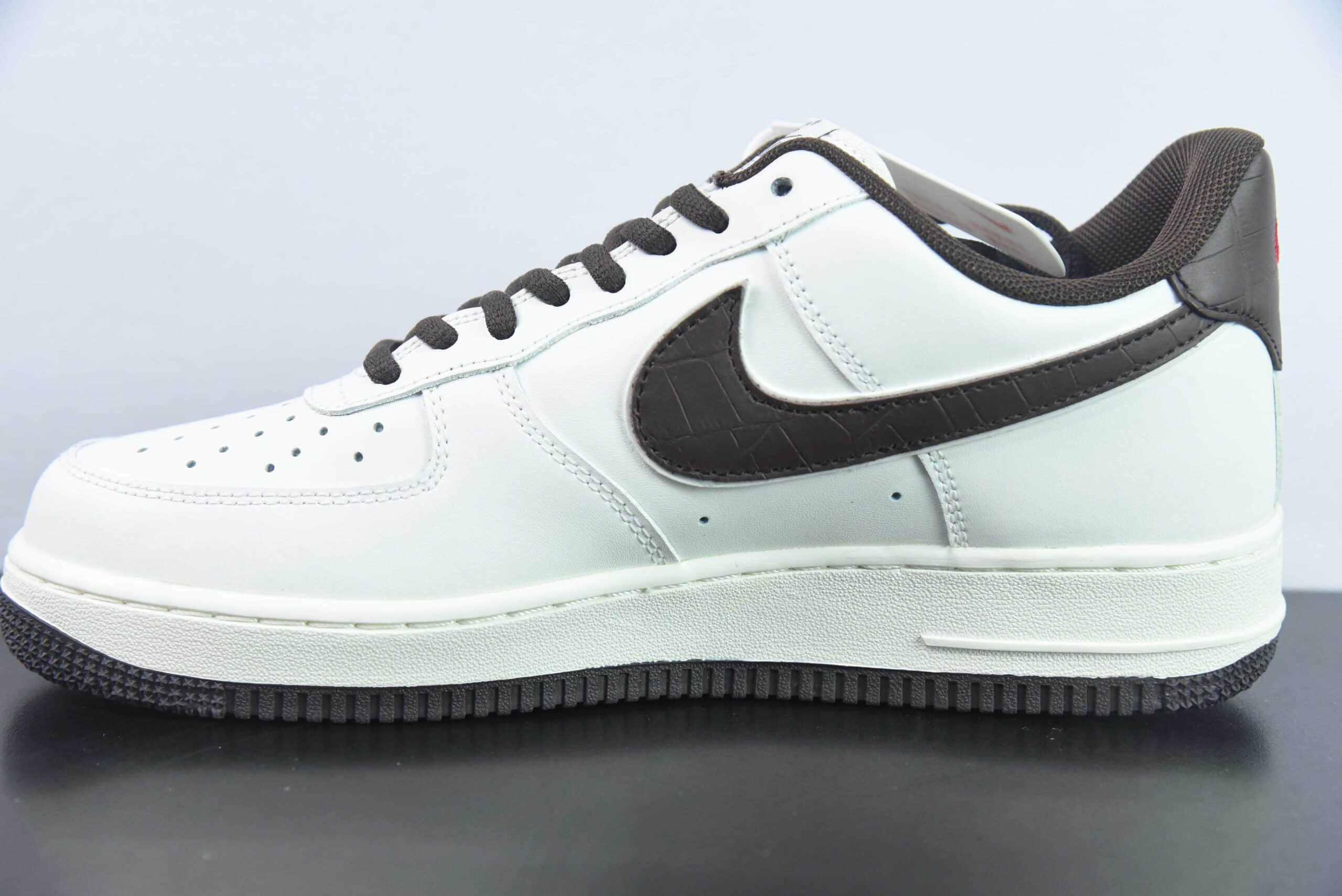 耐克Nike Air Force 1'07 Low 米酒红鳄鱼皮纽约限定空军一号低帮休闲板鞋纯原版本 货号：CM9612-023 