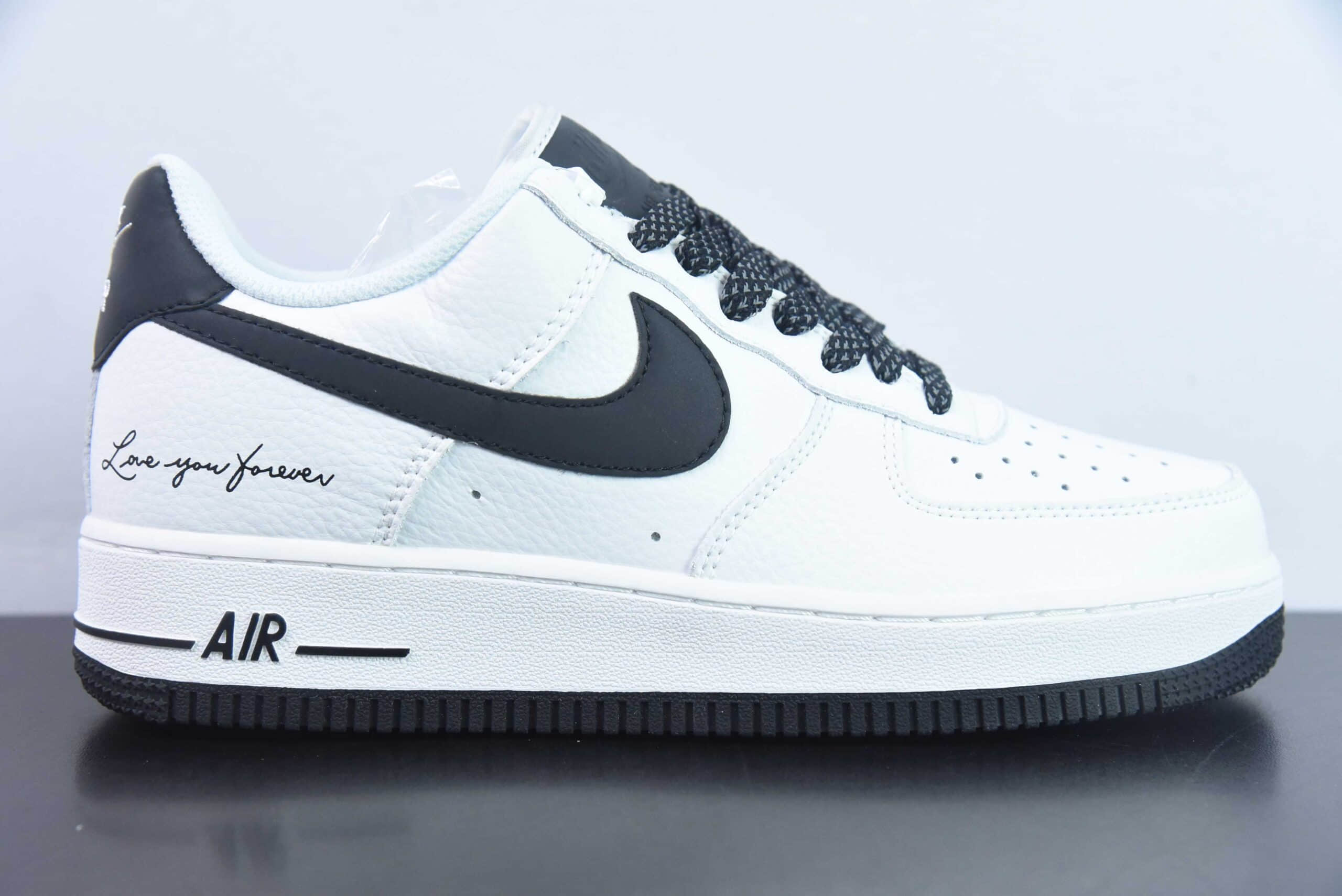 耐克Nike NOCTA x Nike Air Force 1 LowCertified Lover Boy痴情男孩白黑反光空军一号低帮休闲板鞋纯原版本 货号：L01718-052