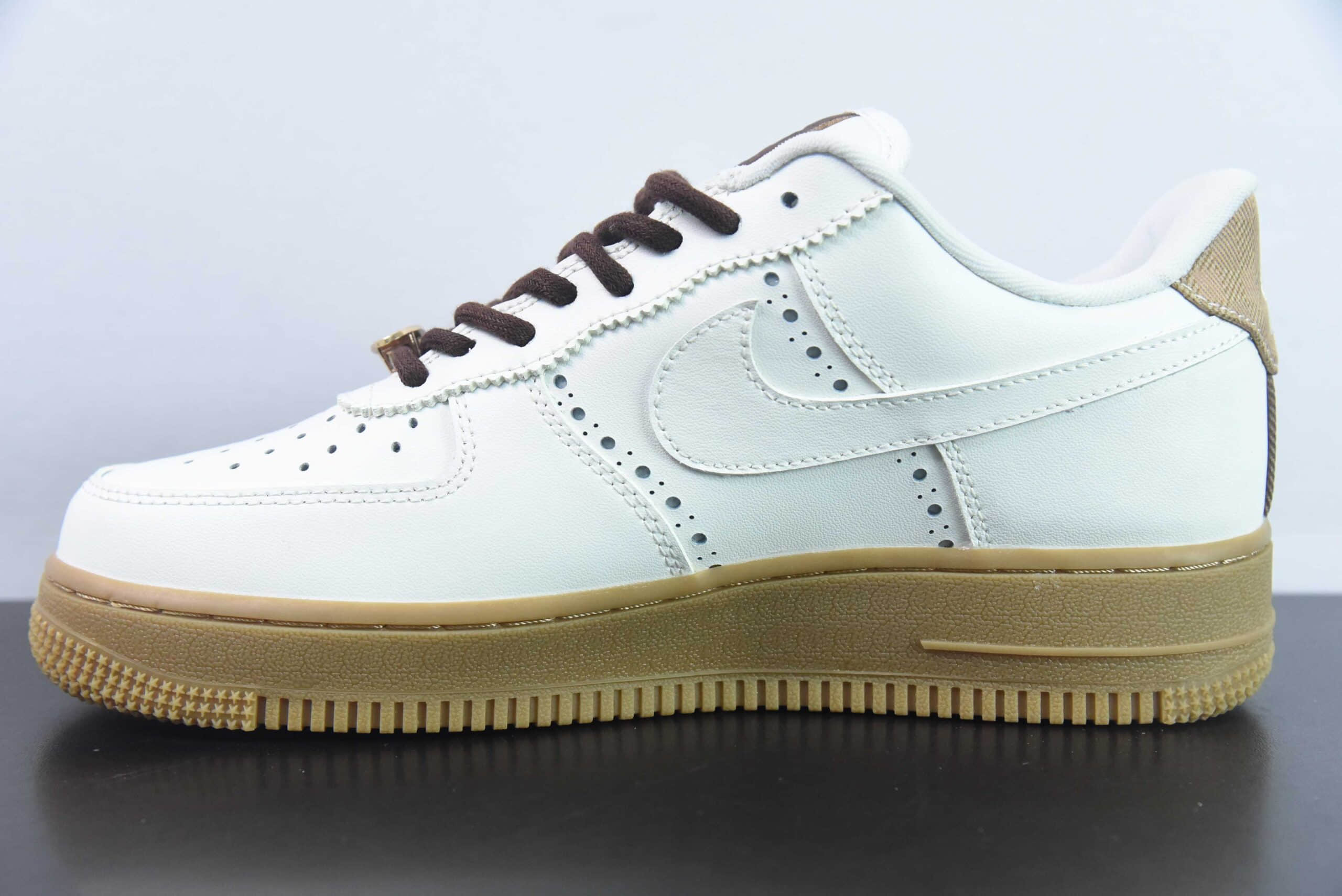 耐克Nike Air Force 1白浅棕空军一号低帮休闲板鞋纯原版本 货号：FV3700-112