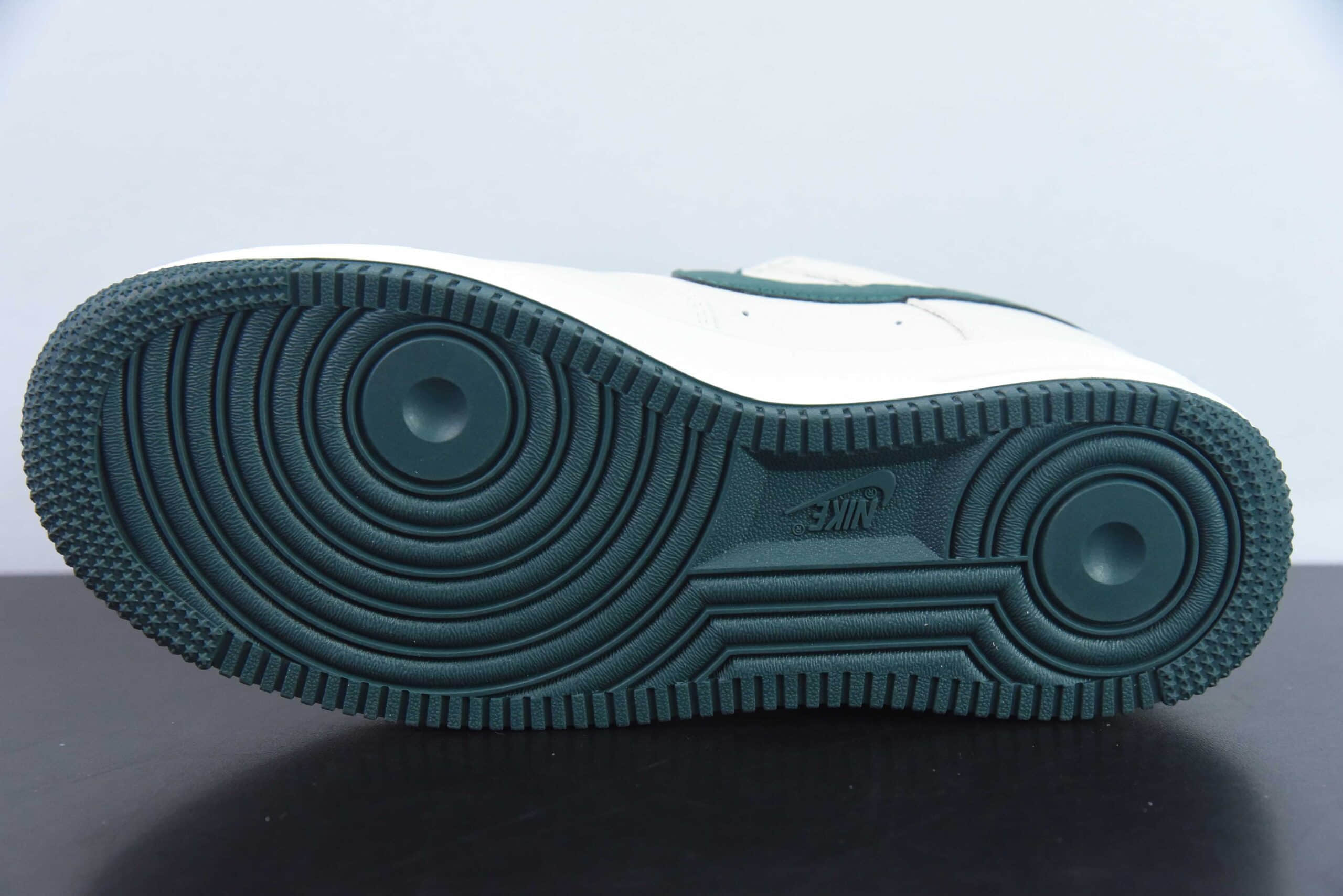 耐克Nike By You Air Force 1'07 Low Retro SP 皮革米白深绿木纹钩子空军一号系列低帮经典百搭休闲运动板鞋纯原版本 货号：PO3699-807