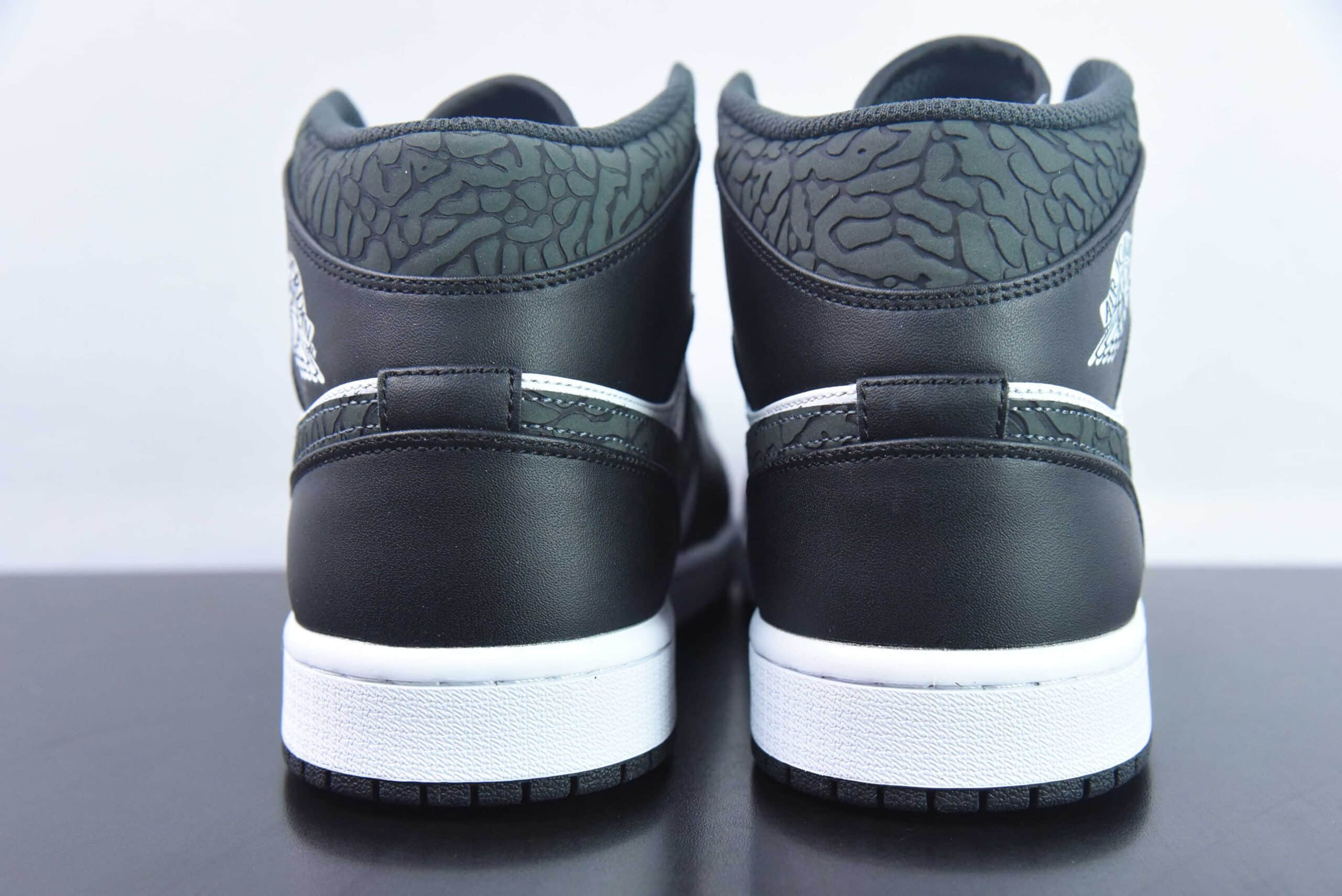 乔丹Air Jordan 1 Mid AJ1黑白爆裂纹中帮文化休闲板鞋纯原版本 货号：FB9911-001