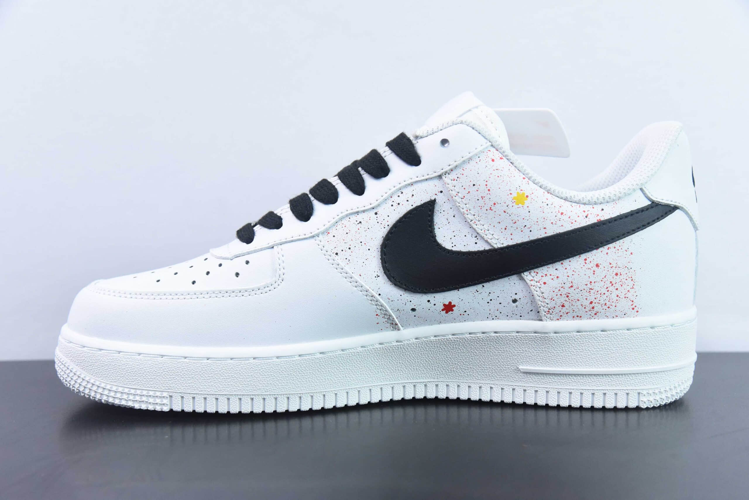 耐克Nike Air Force 1 Low 笑脸泼墨涂鸦黑白空军一号低帮休闲板鞋纯原版本 货号：CW2288-111