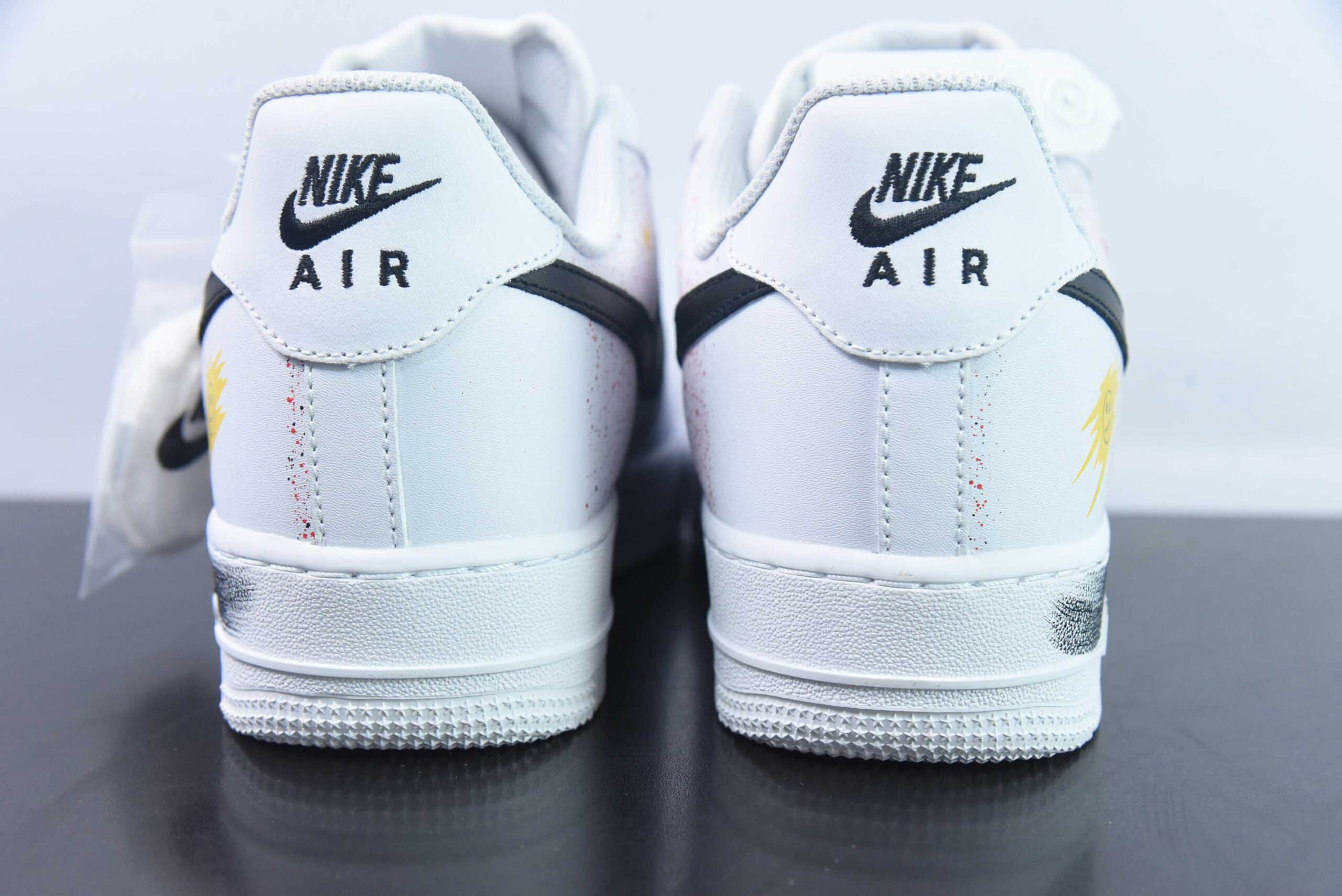 耐克Nike Air Force 1 Low 笑脸泼墨涂鸦黑白空军一号低帮休闲板鞋纯原版本 货号：CW2288-111