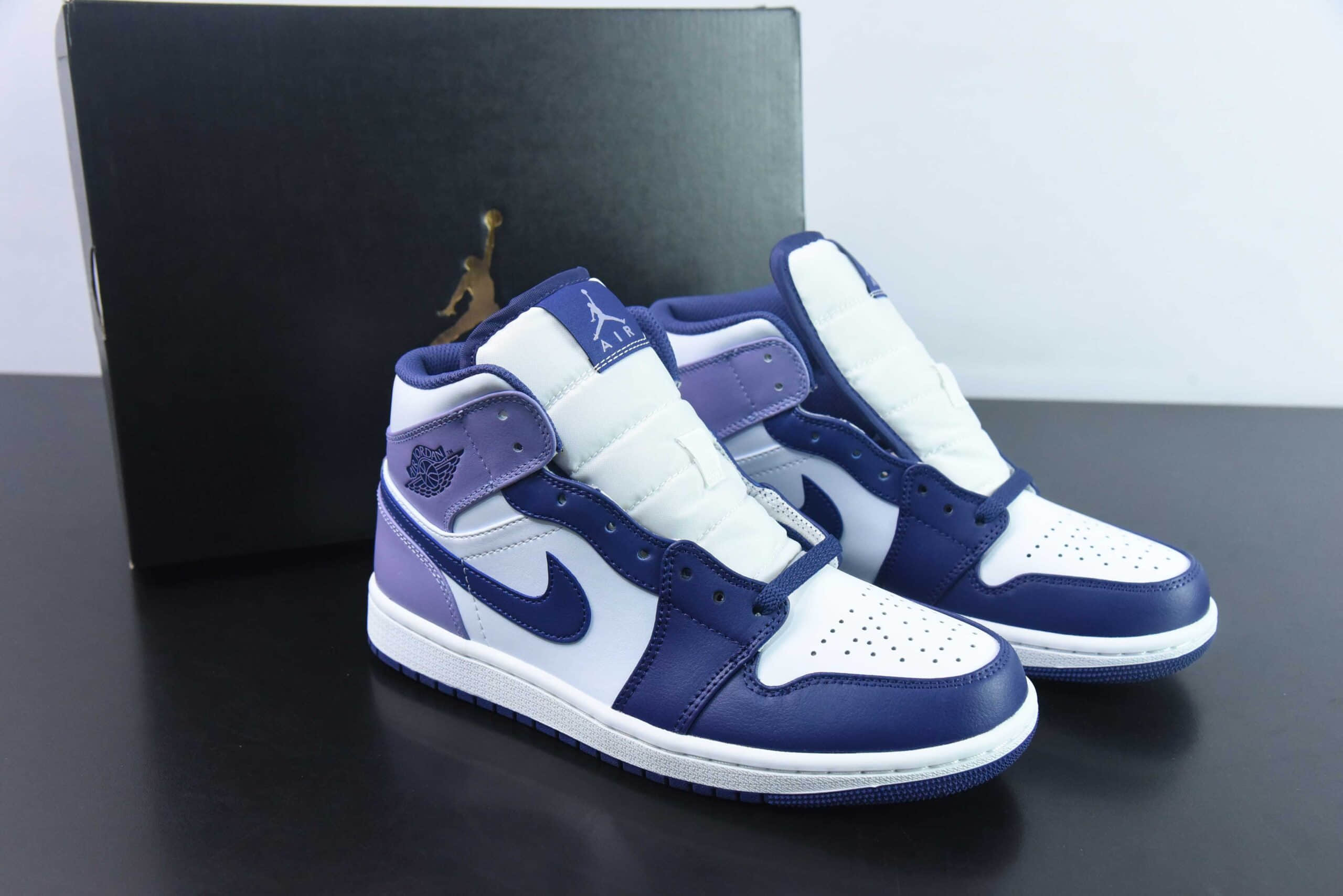 乔丹Air Jordan 1 Mid AJ1mid 白紫男子中帮运动篮球鞋纯原版本 货号：DQ8426-515