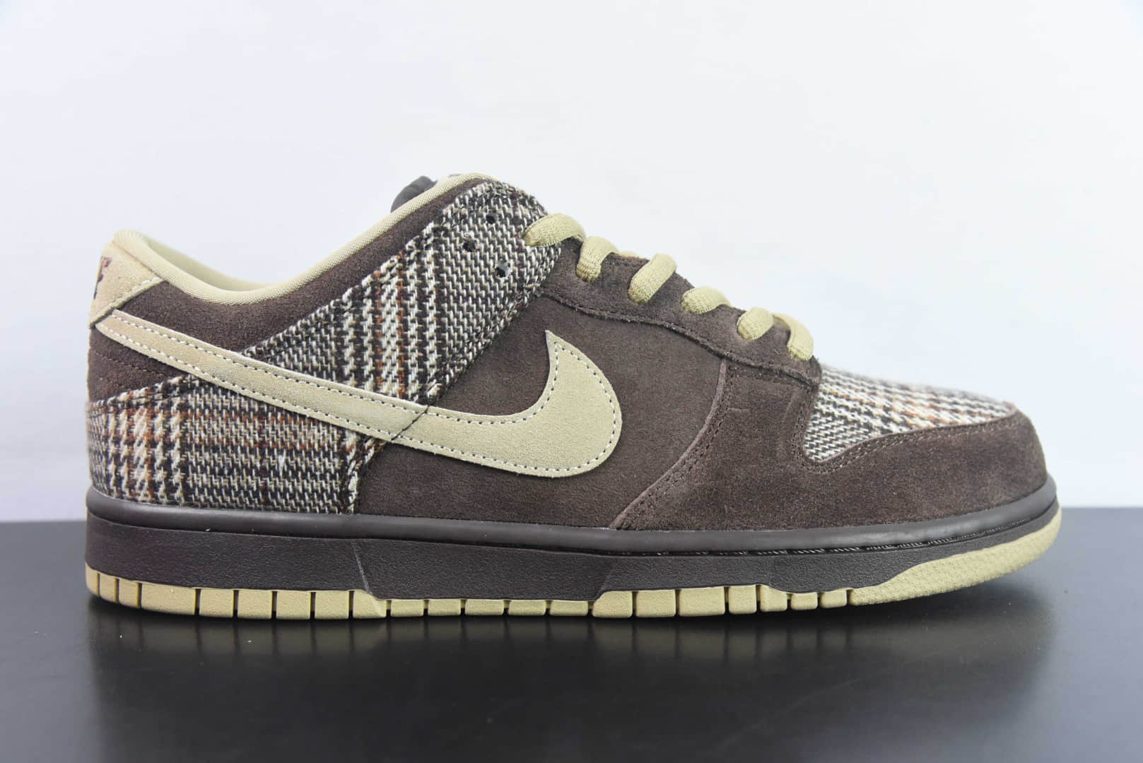 耐克Nike Dunk SB Low Tweed苏格兰格子棕色SB扣篮系列低帮休闲滑板鞋纯原版本 货号：304292-223