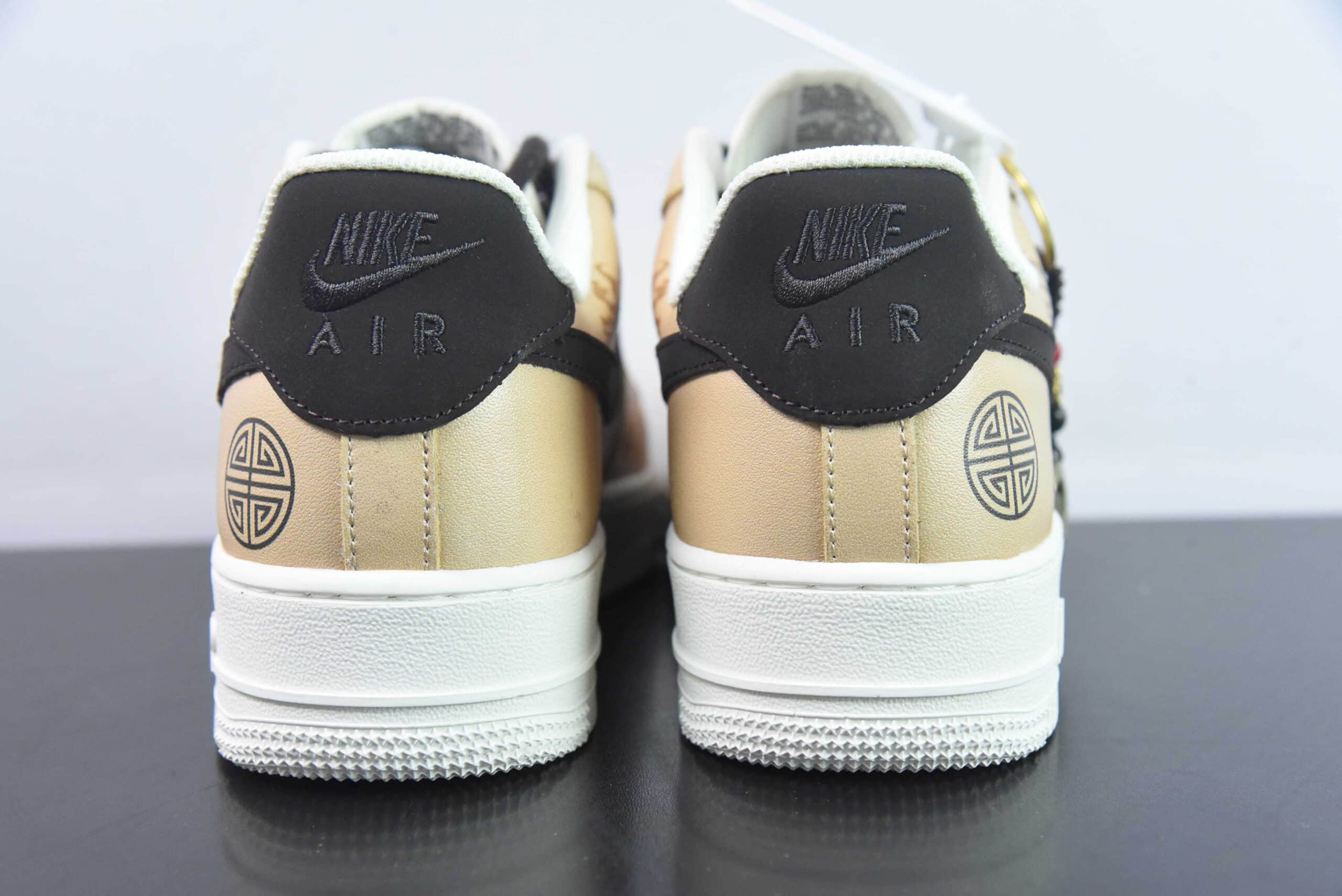 耐克Nike Air Force 1 Low 古代国风 “时来运转”涂鸦卡其黄空军一号低帮运动休闲板鞋纯原版本 货号： CW2288-006