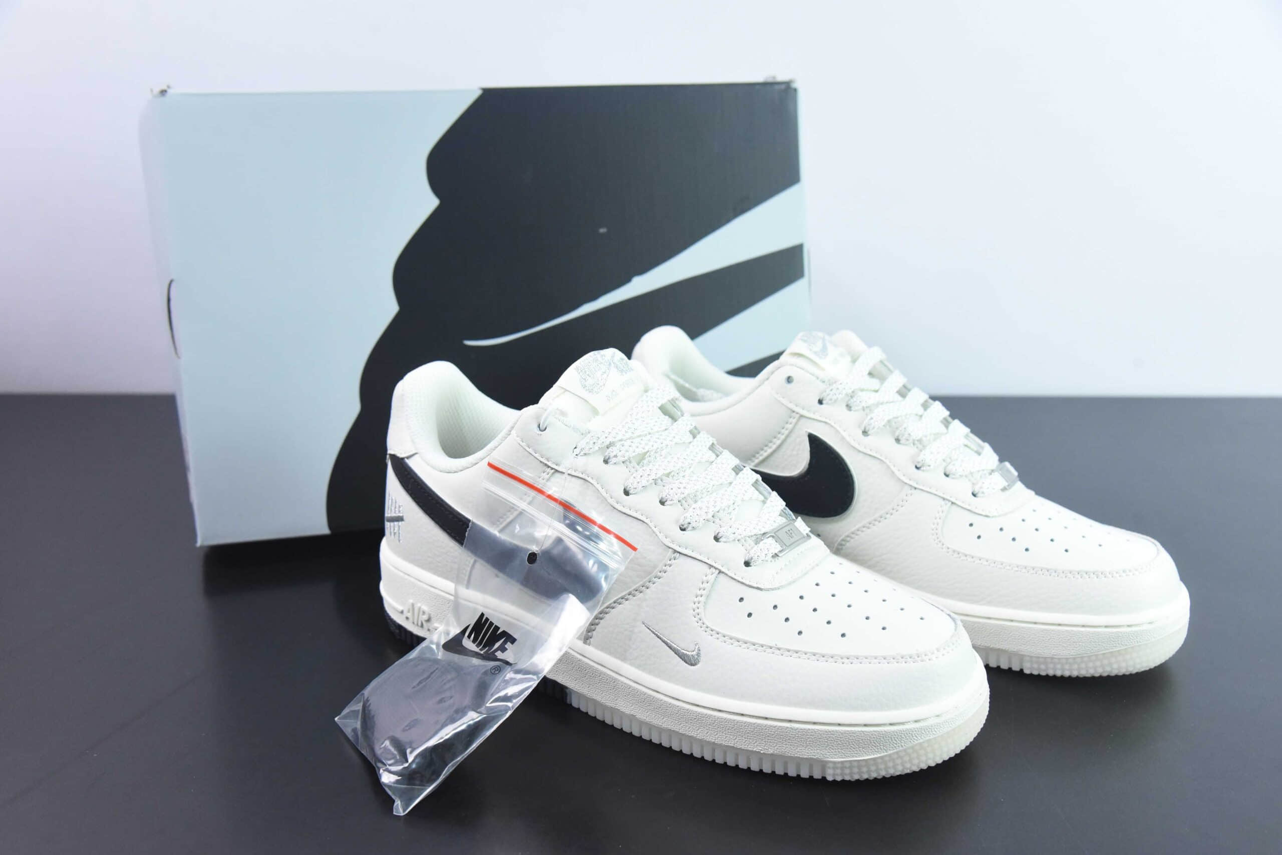 耐克Nike Air Force 1 AF1五道杠联名白黑银边刺绣空军一号低帮休闲板鞋纯原版本 货号：BS9055-737 