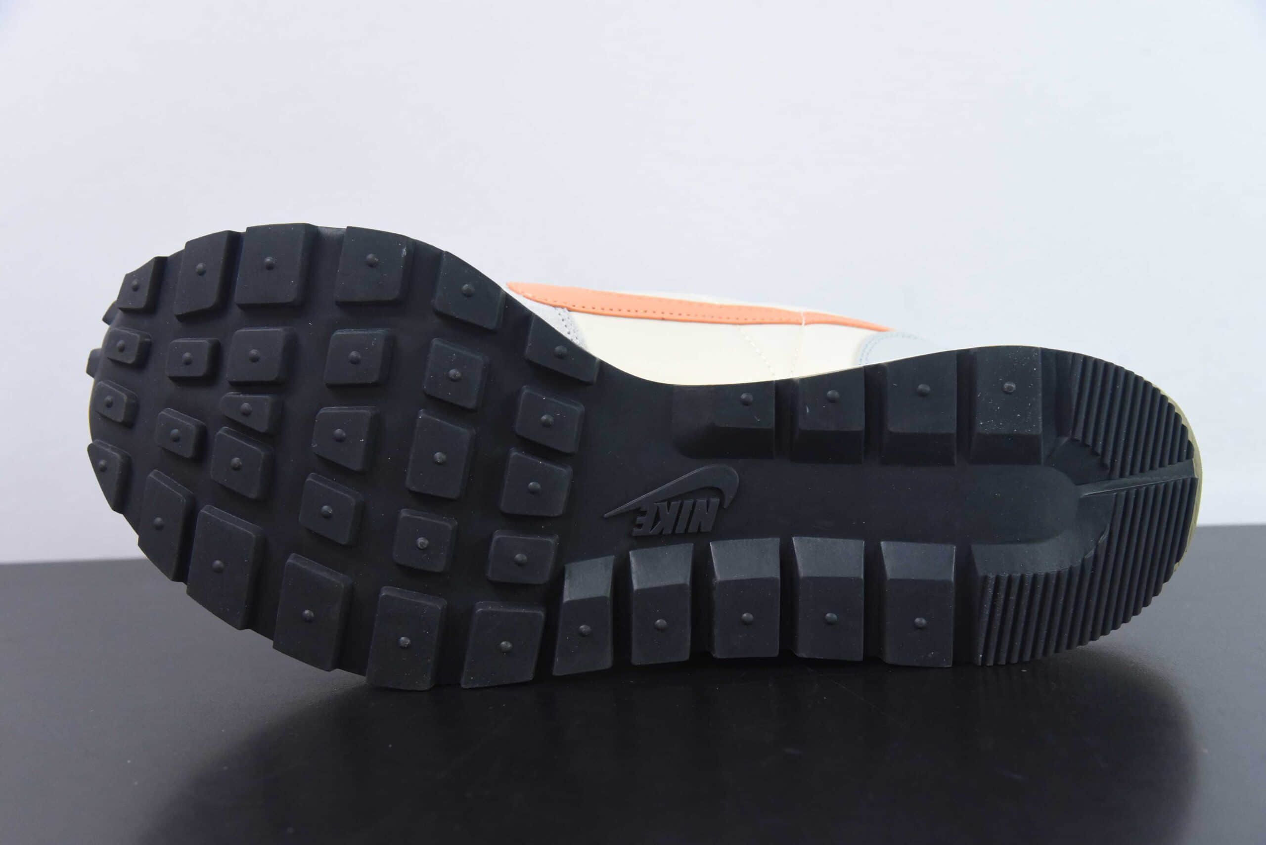 耐克Nike Sacai x VaporWaffle sacai 华夫3.0米桔色低帮运动休闲走秀鞋纯原版本 货号：DD1875-102 
