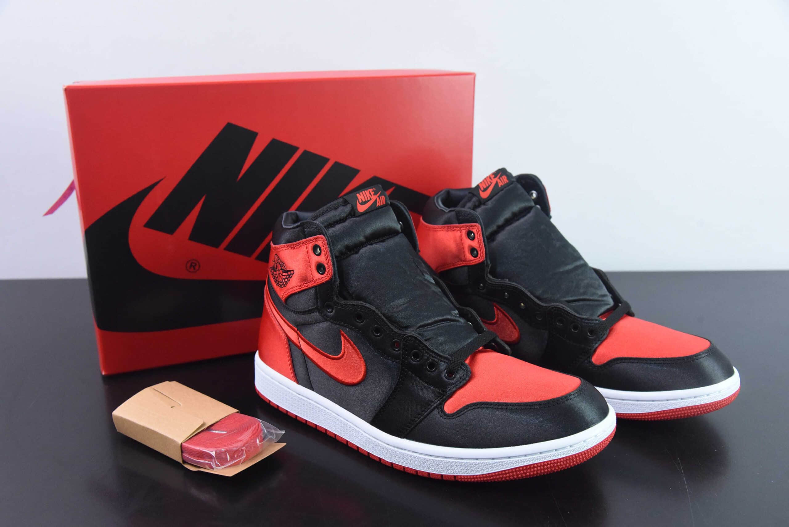 乔丹Air Jordan 1 High OG WMNS “Satin Bred”AJ1丝绸黑红禁穿高帮文化篮球鞋纯原版本 货号：FD4810-061 