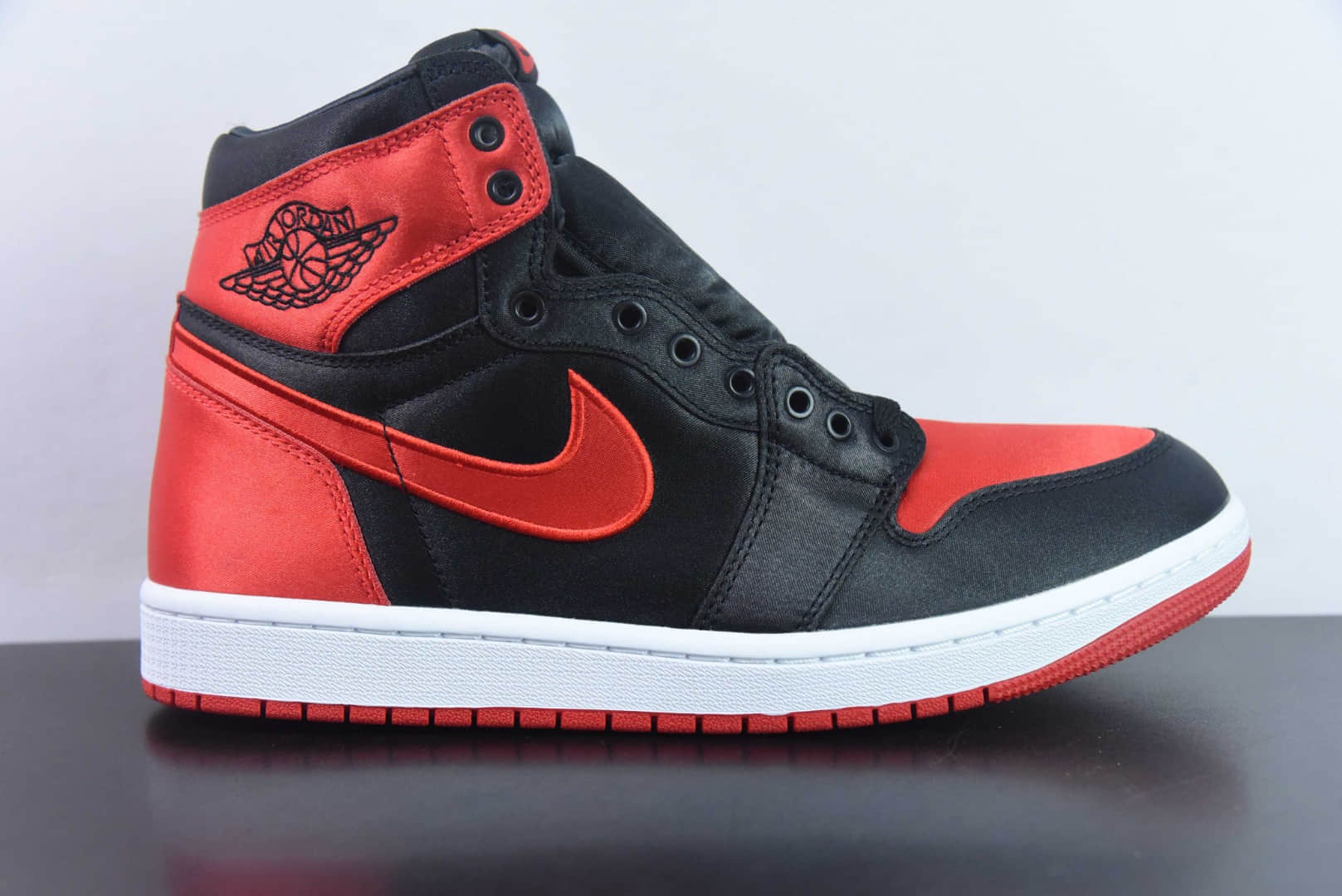 乔丹Air Jordan 1 High OG WMNS “Satin Bred”AJ1丝绸黑红禁穿高帮文化篮球鞋纯原版本 货号：FD4810-061 