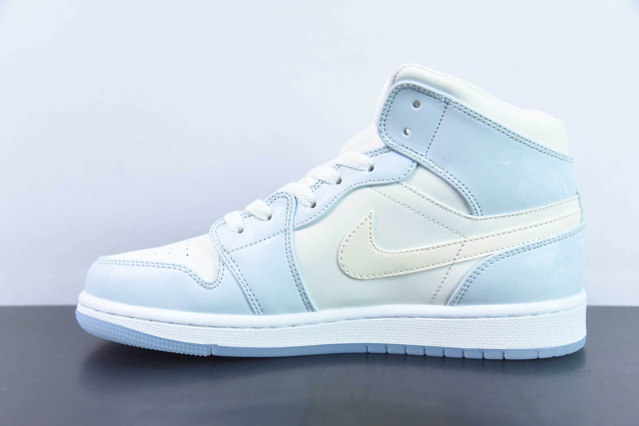 乔丹Air Jordan 1 Mid 银河系少女蓝银中帮女子文化篮球鞋纯原版本 货号：FQ9117-400