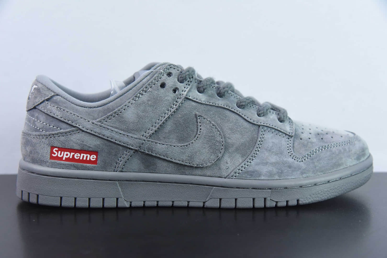 耐克Nike SB Dunk Low Suprene联名灰麂皮SB低帮休闲板鞋纯原版本 货号：FC1688-121 