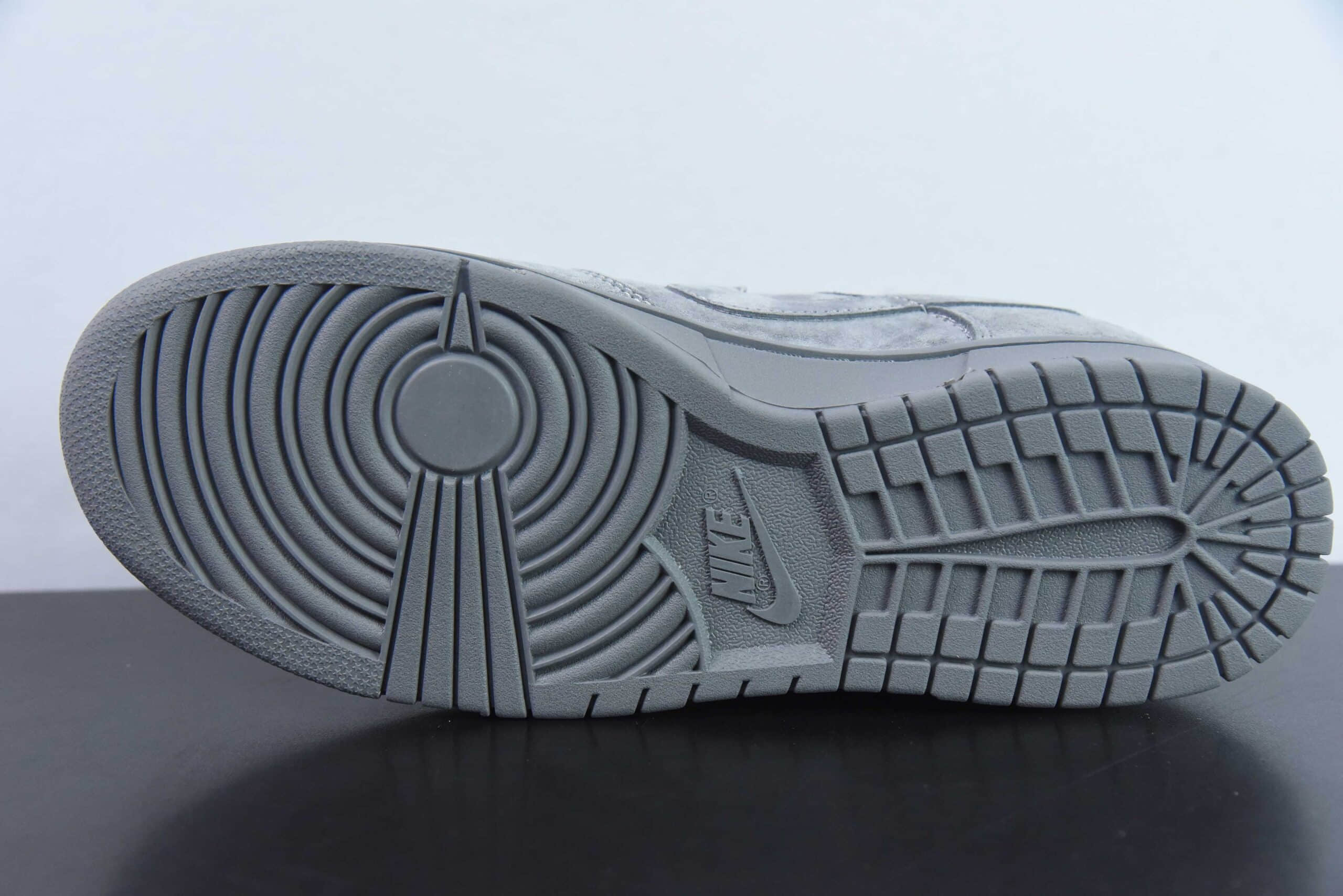 耐克Nike SB Dunk Low Suprene联名灰麂皮SB低帮休闲板鞋纯原版本 货号：FC1688-121 