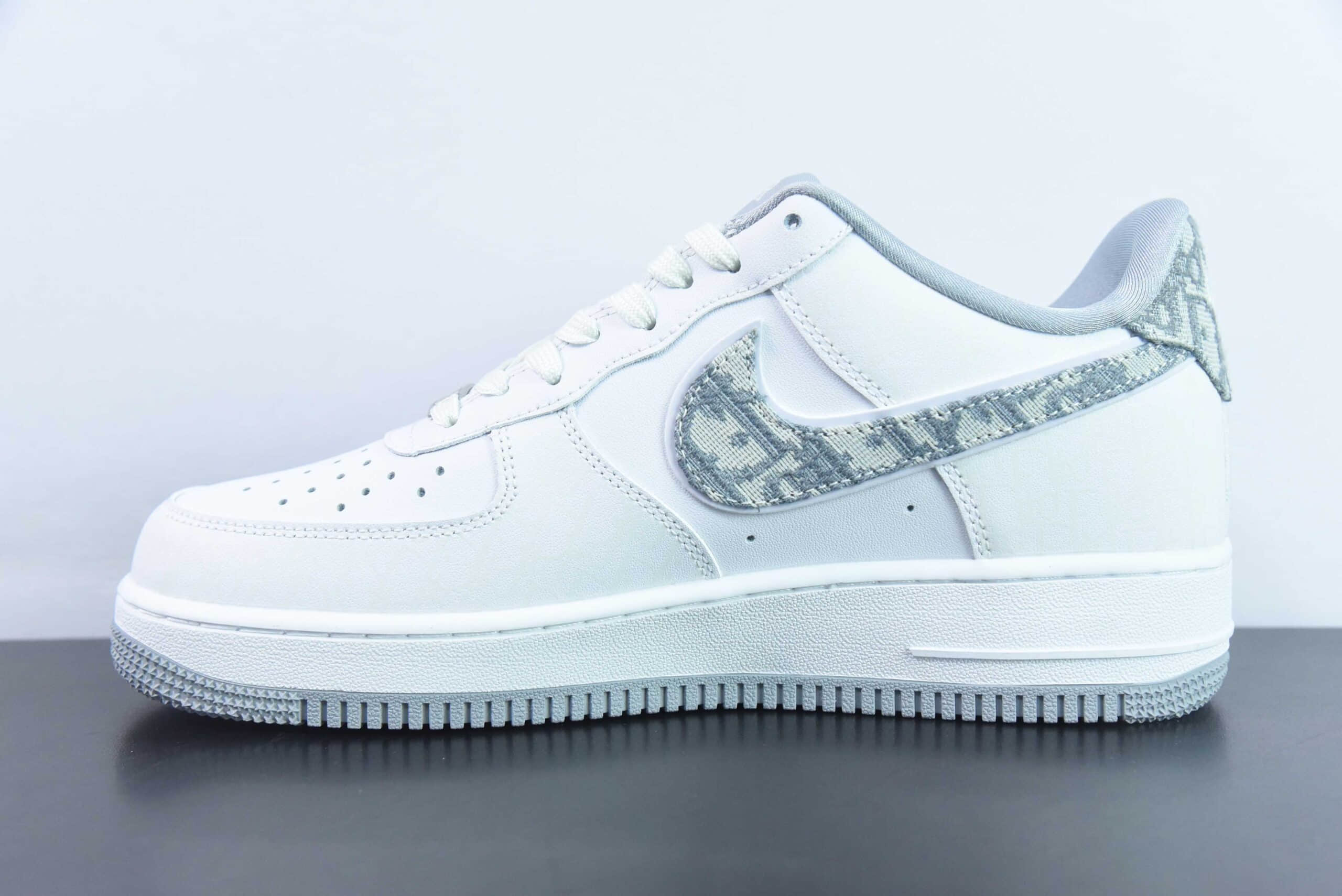 耐克Nike Air Force 1 '07 Low 迪奥联名白灰空军一号低帮休闲板鞋纯原版本 货号：DR6239-836