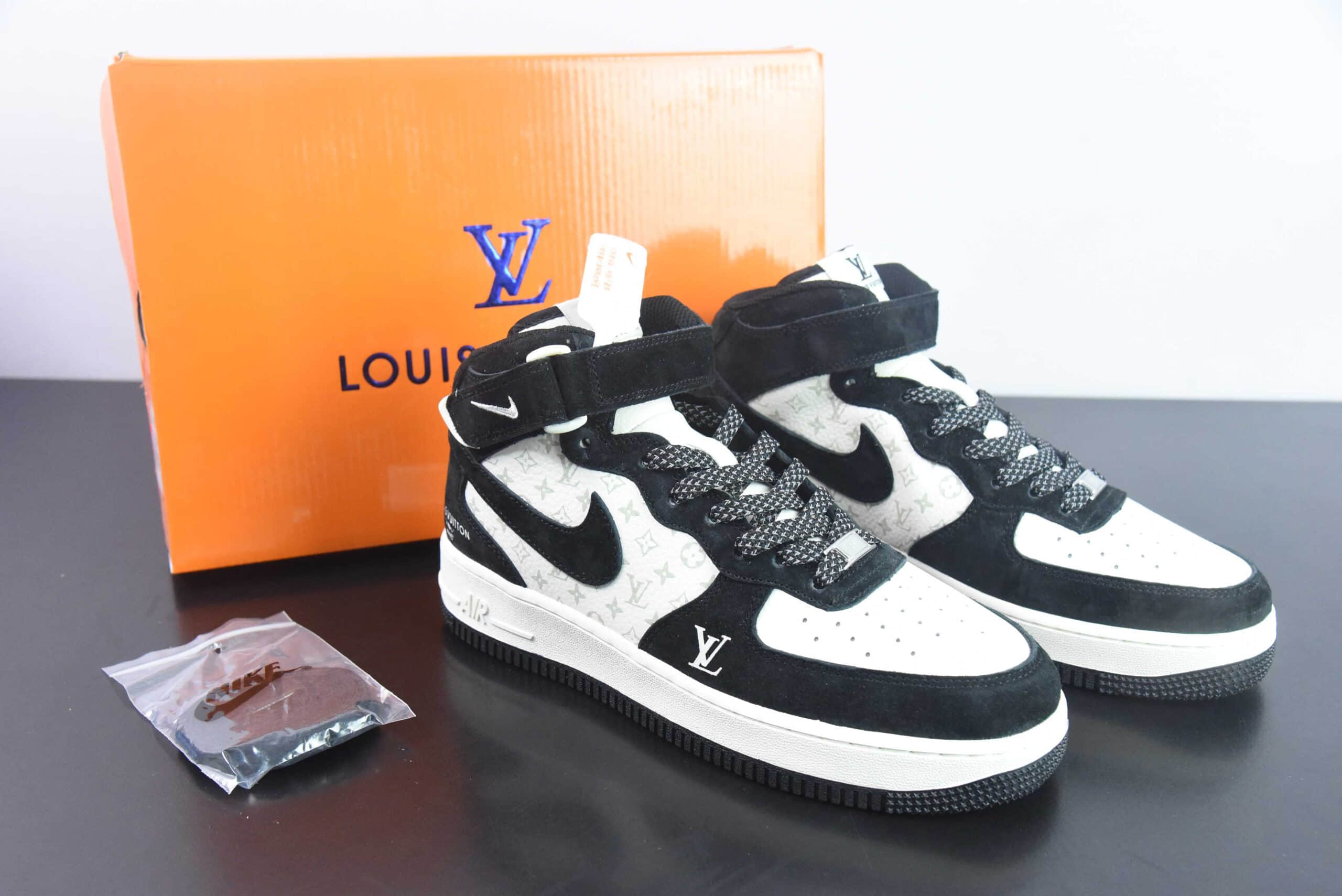 耐克Nike Air Force 1 Mid 07 x Louis Vuitton LV联名印花白黑中帮休闲板鞋纯原版本 货号：DV9988-100