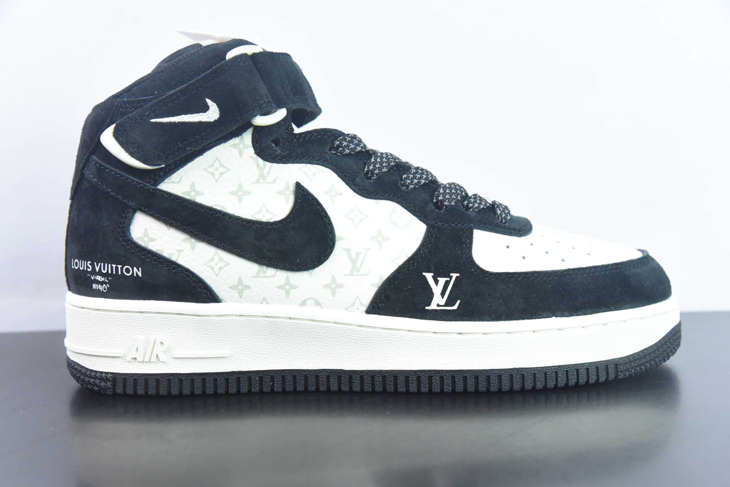 耐克Nike Air Force 1 Mid 07 x Louis Vuitton LV联名印花白黑中帮休闲板鞋纯原版本 货号：DV9988-100