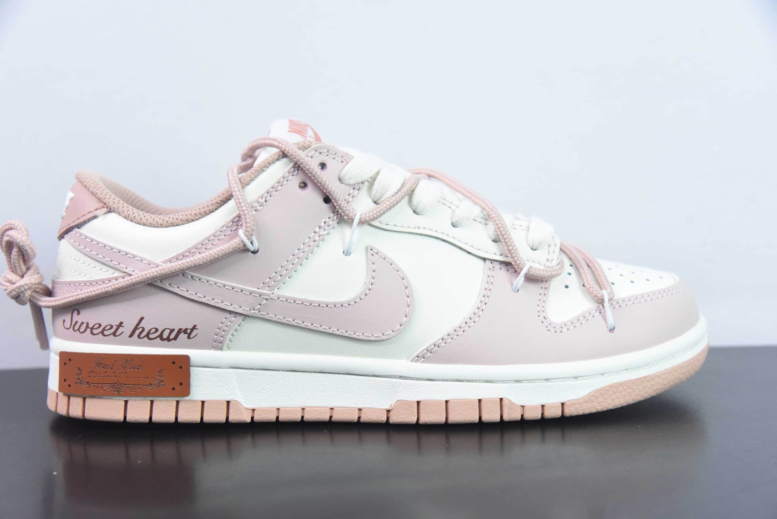耐克Nike SB Dunk Low”PinkWhite“浅粉米白情人节绑绳SB扣篮系列低帮经典百搭休闲运动板鞋纯原版本 货号：DD1503-118 