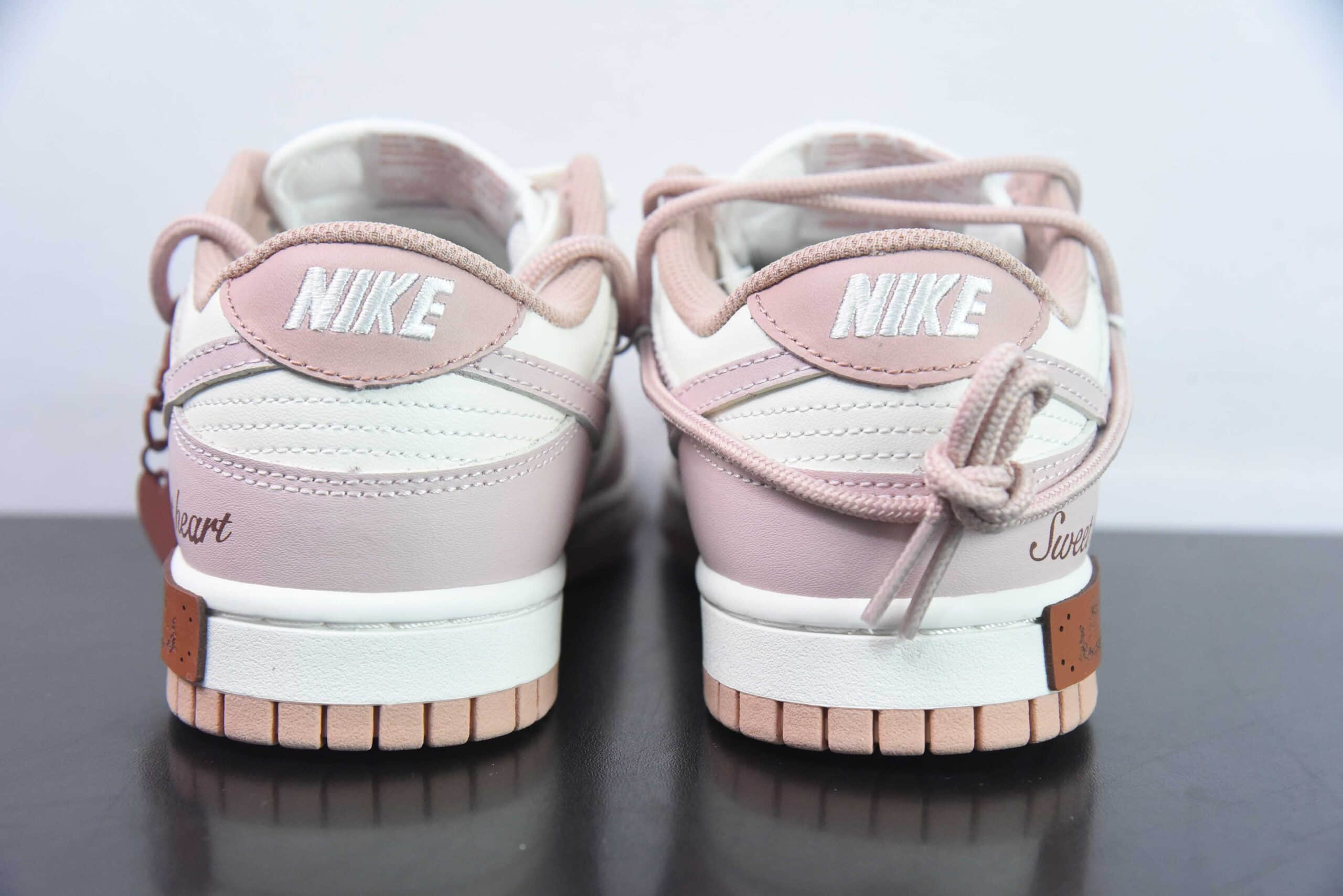 耐克Nike SB Dunk Low”PinkWhite“浅粉米白情人节绑绳SB扣篮系列低帮经典百搭休闲运动板鞋纯原版本 货号：DD1503-118 