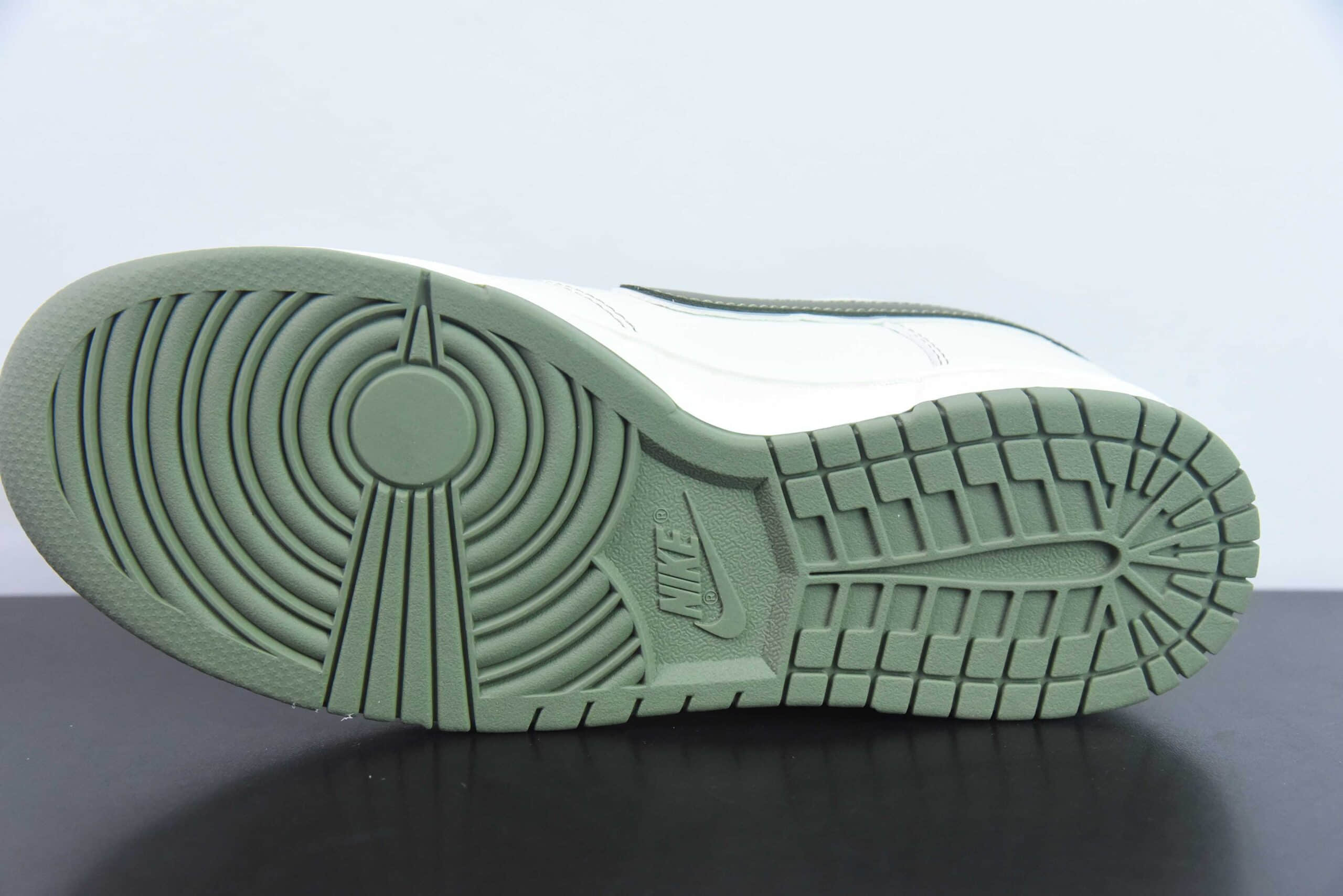 耐克Nike Supreme x Nike Dunk Low米白浅绿低帮休闲滑板鞋纯原版本 货号：RM2308-232