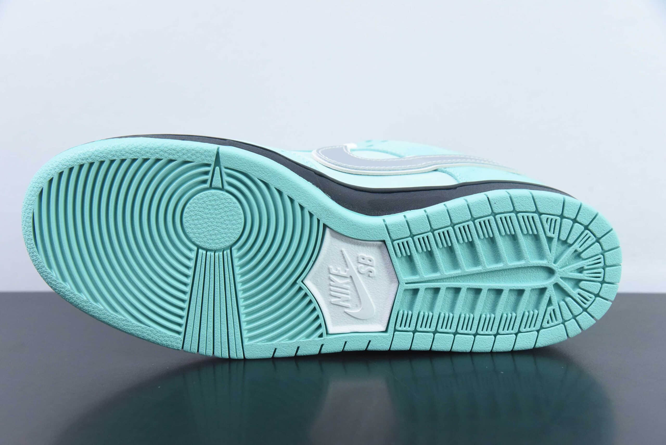 耐克Nike Concepts x NK SB Dunk Low Tiffany Lobster 蒂芙尼薄荷绿龙虾SB低帮休闲滑板鞋纯原版本 货号：BV1310-402