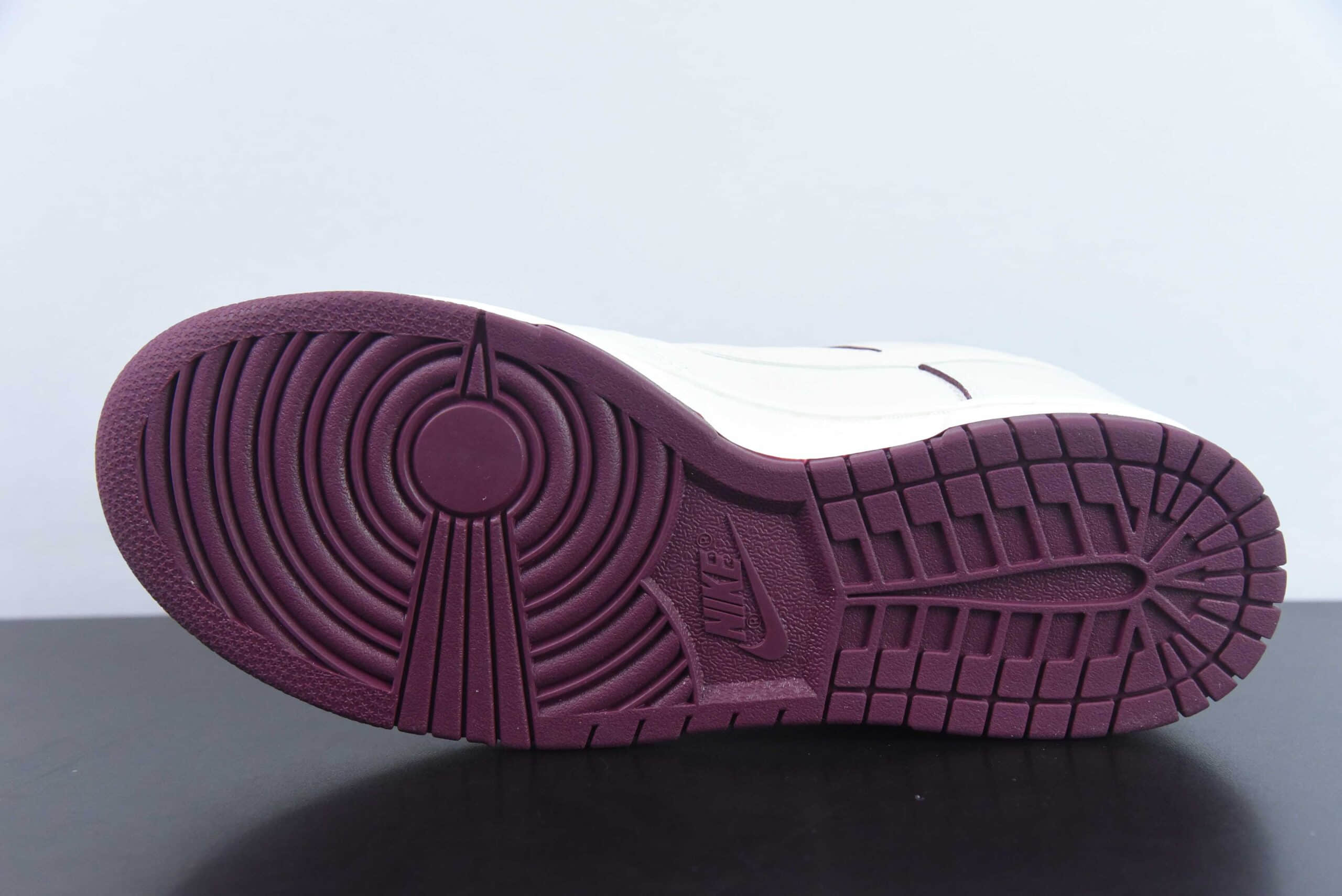 耐克Nike SB Dunk Low 珠光红SB低帮休闲运动滑板板鞋纯原版本 货号：KK0517-005 