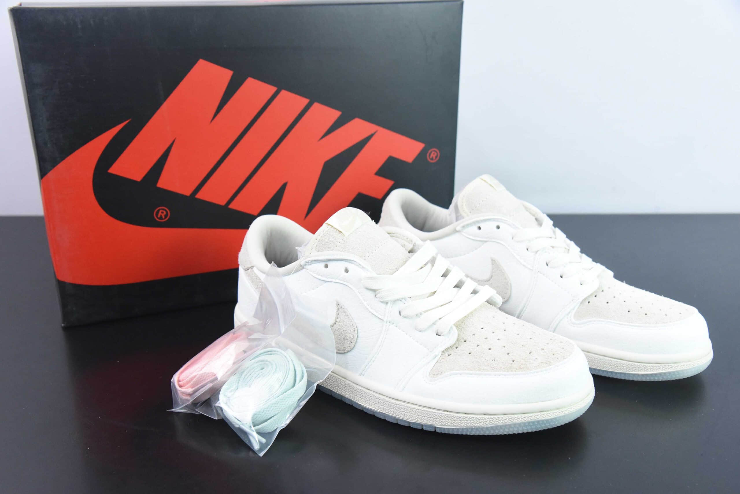 乔丹Air Jordan Chris Paul x Jordan Air Jordan 1 Low OG Light Cream and Sail克里斯保罗CP3 联名AJ1浮雕鲜花低帮复古文化篮球鞋纯原版本 货号：FZ0455-200