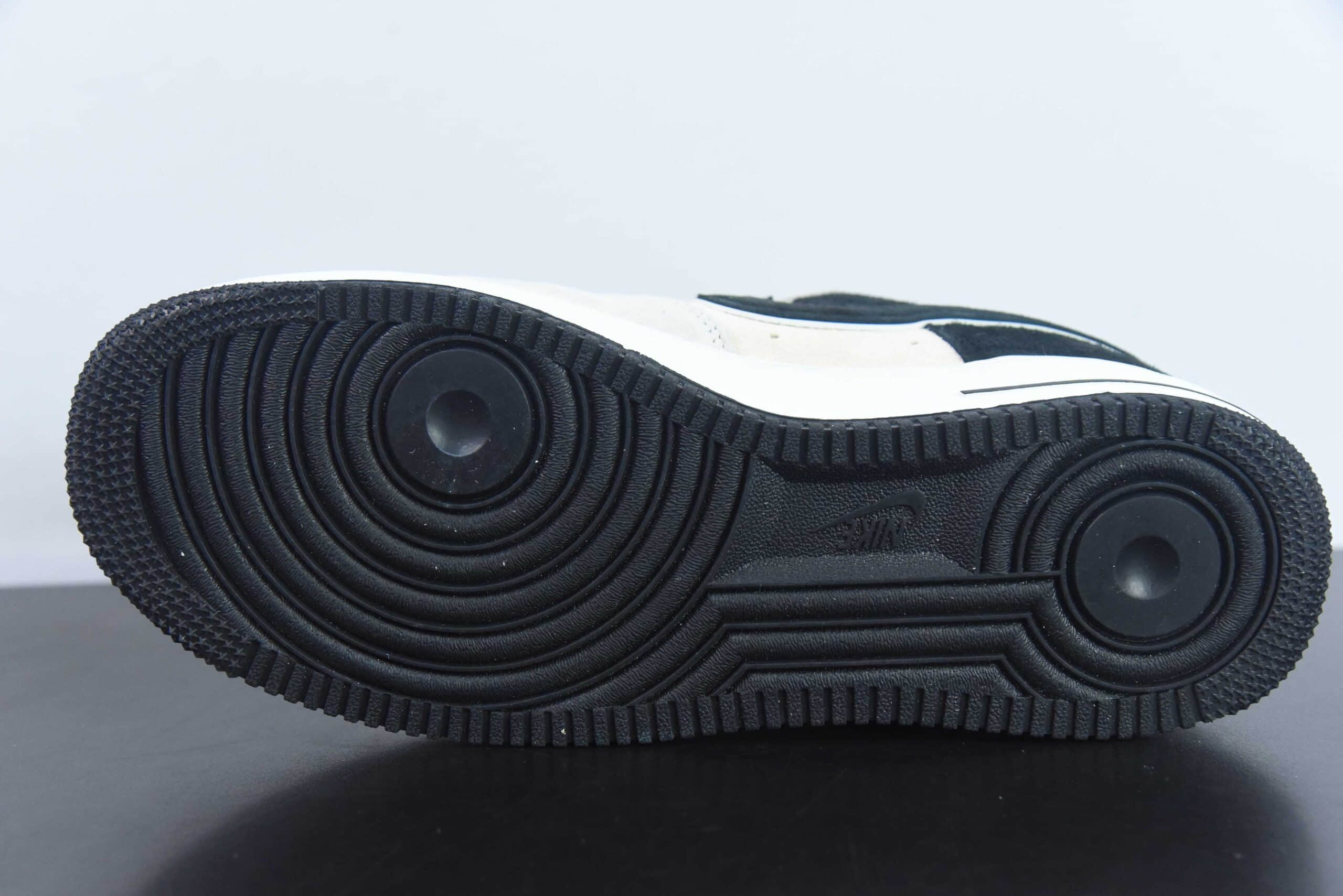 耐克Nike Air Force 1'07 Low 灰黑麂皮空军一号低帮休闲板鞋纯原版本 货号：LF8989-666
