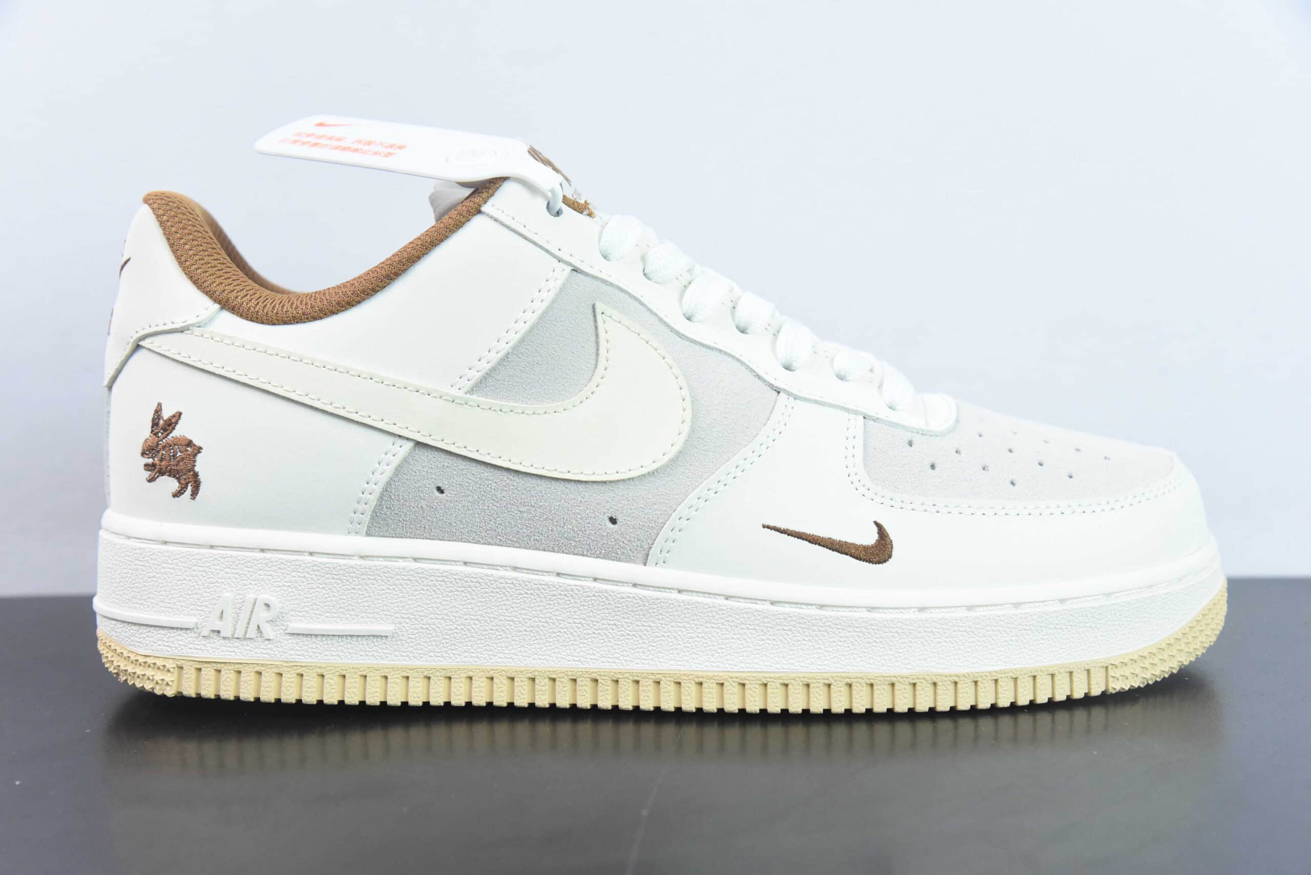 耐克Nike Air Force 1 AF1米白灰白兔年刺绣空军一号低帮休闲板鞋纯原版本 货号：AE3398-668 