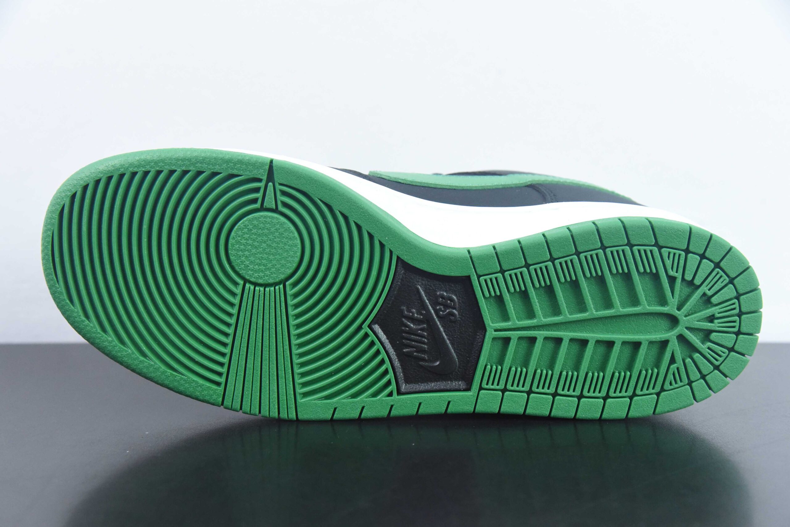 耐克Nike SB Dunk Low 黑绿SB扣篮系列低帮休闲运动滑板板鞋纯原版本 货号：BQ6817-005
