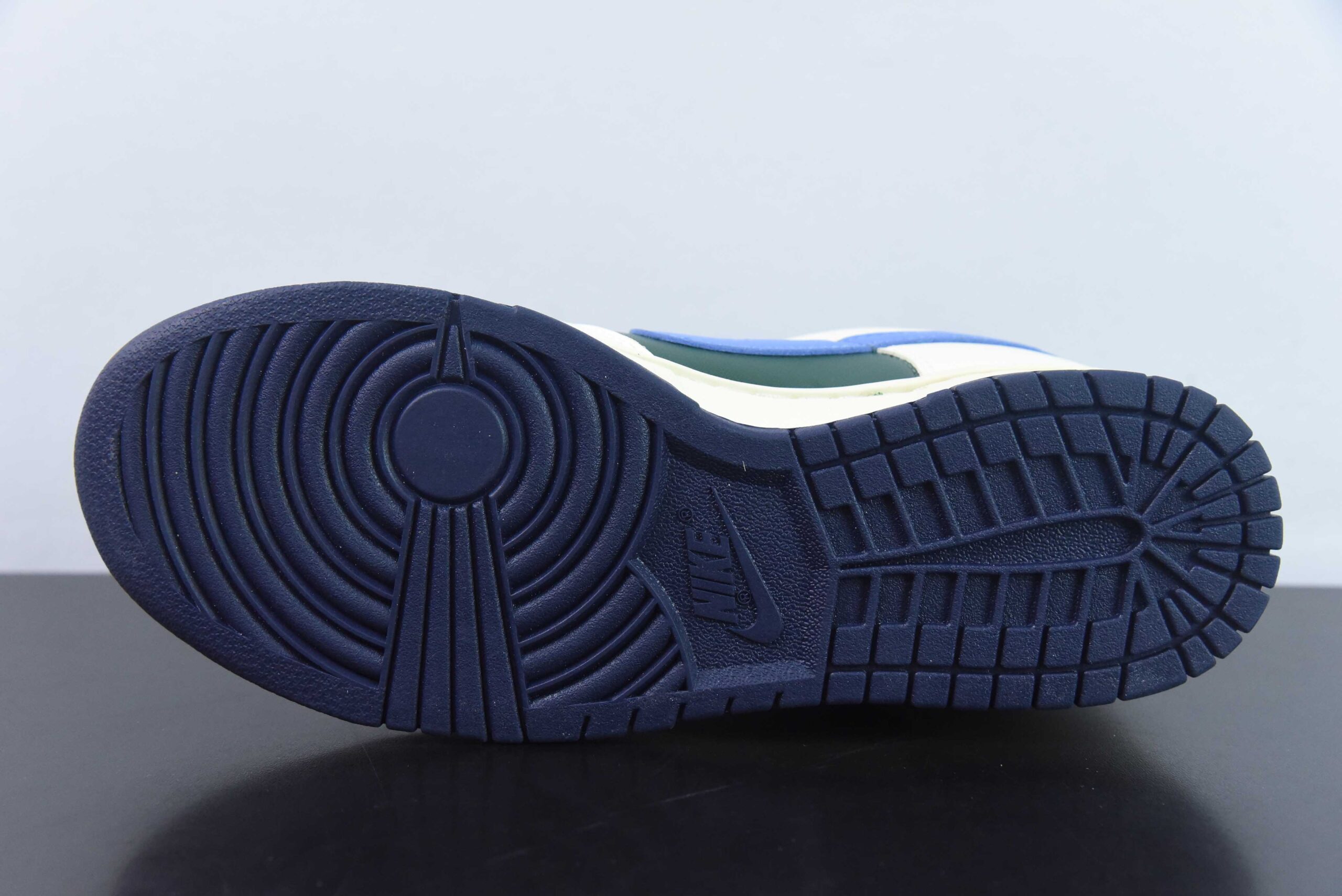 耐克Nike SB Dunk Low Gorge Green 豆沙绿鸳鸯勾 SB低帮休闲板鞋纯原版本 货号：FV8106-361 
