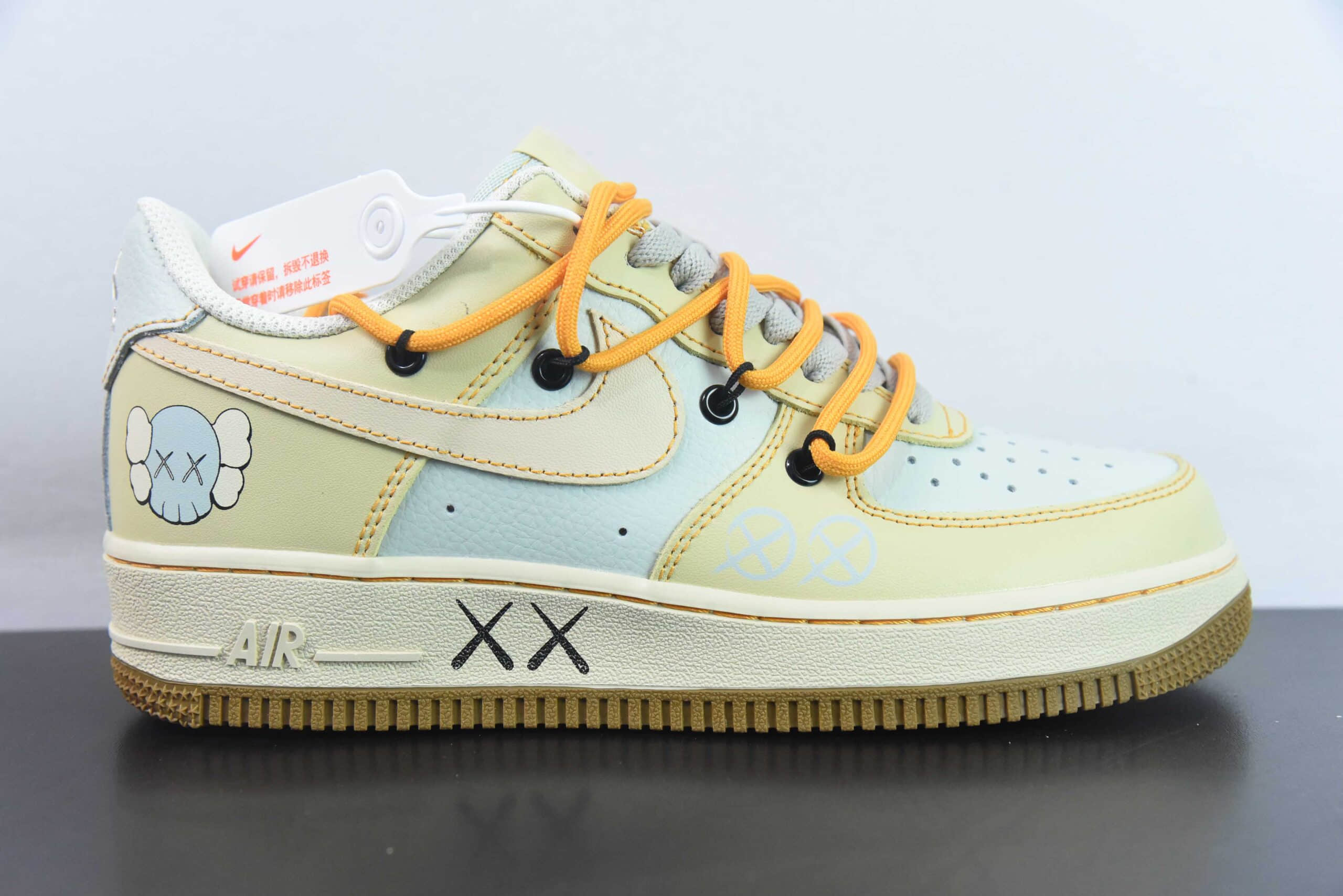 耐克Nike Air Force 1 Low 07 x KAWS 浅蓝沙黄绑带空军一号低帮休闲板鞋纯原版本 货号：KS6869-111